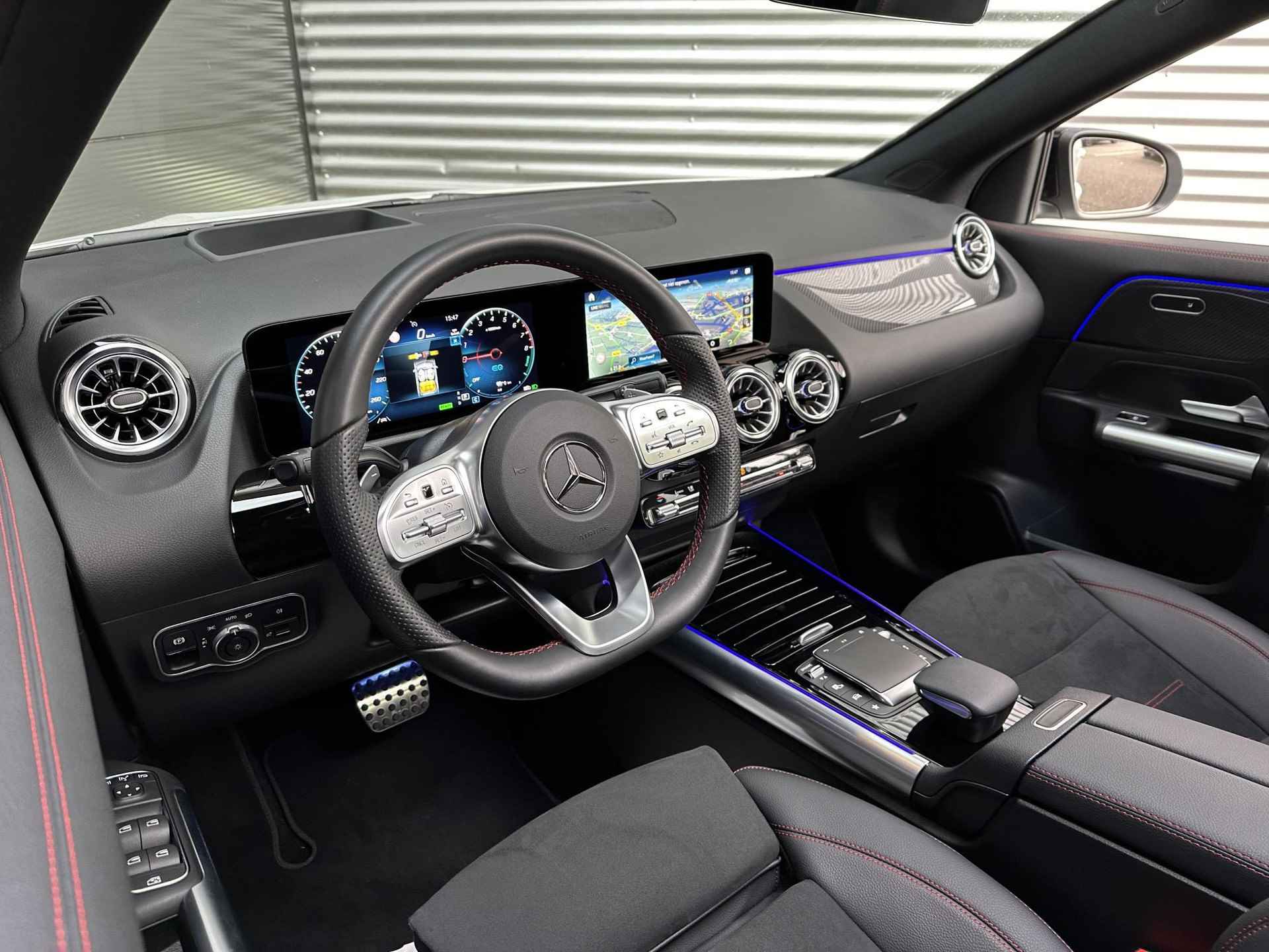 Mercedes-Benz GLA-klasse 250 e AMG | Panoramadak | Nightpakket | Stoelverwarming | Head-up Display | Achteruitrijcamera - 12/16