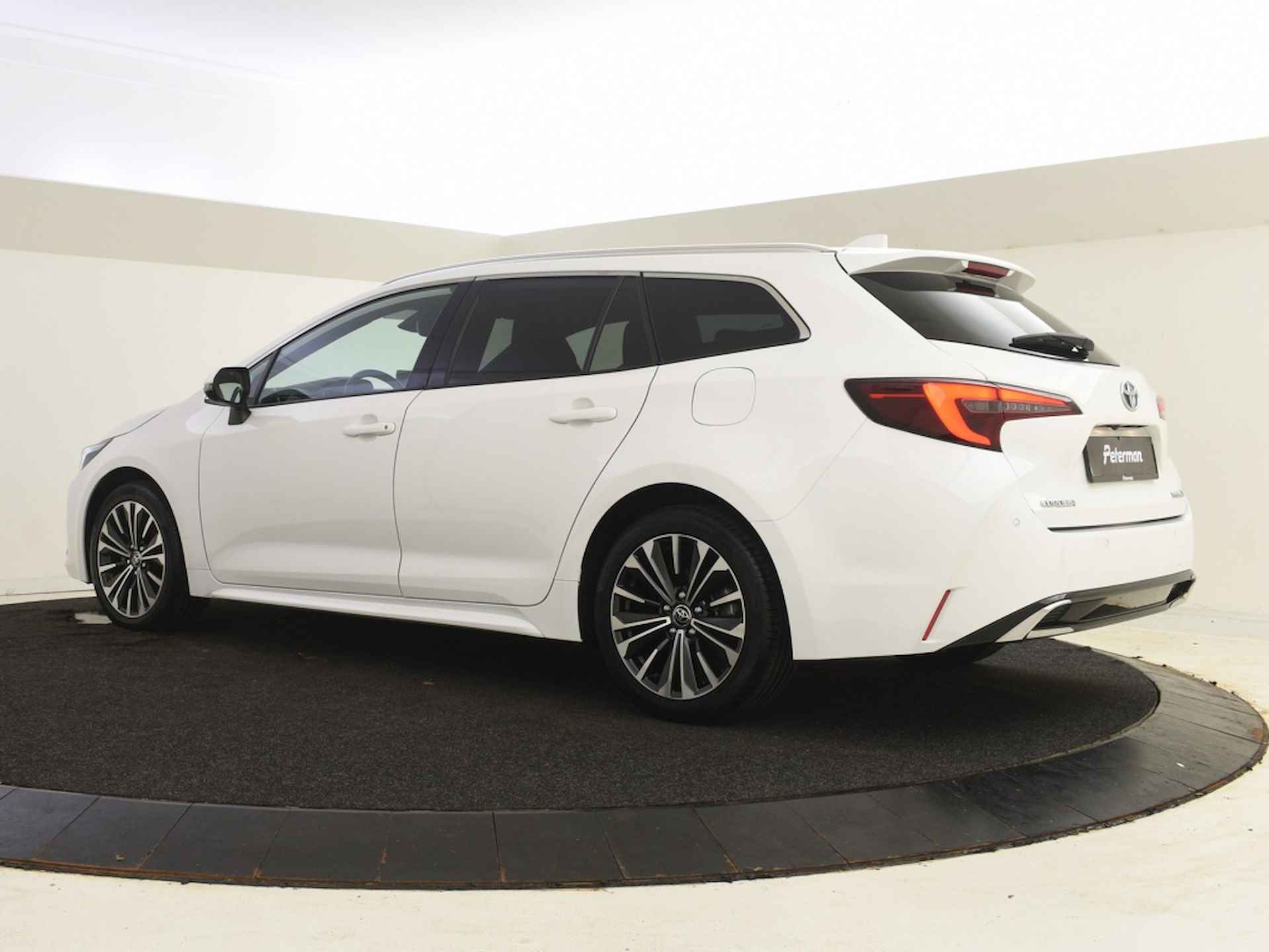 Toyota Corolla Touring Sports 1.8 Hybrid Style Edition | PDC V+A | Stuur en Stoelverwarming - 2/27