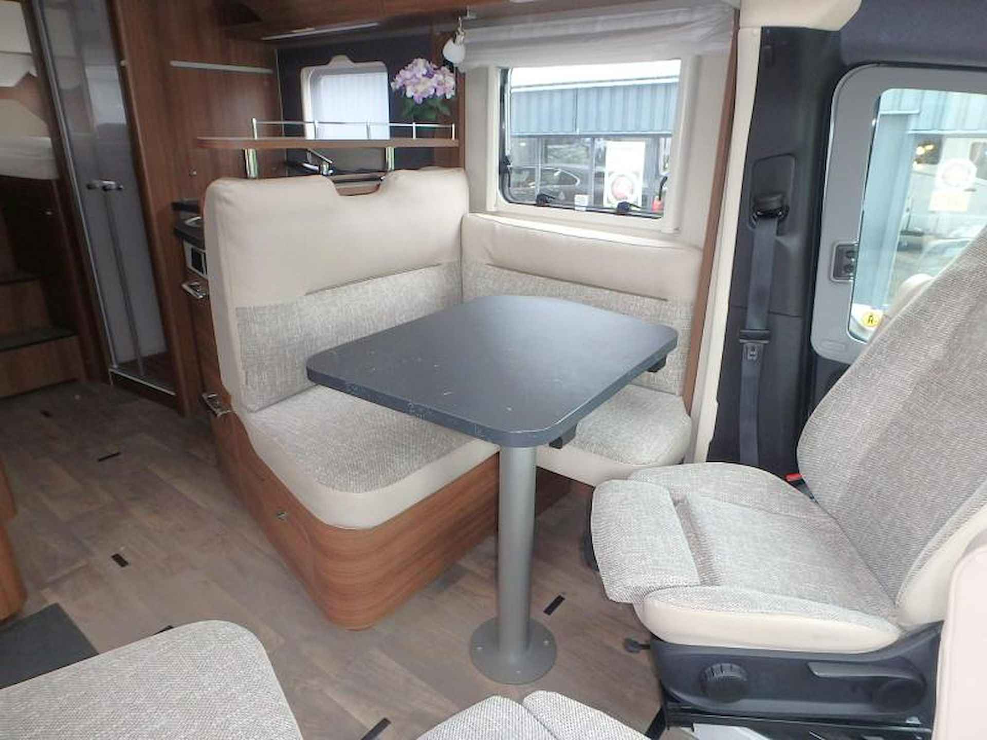 Hymer BMC-T 680 ENKELE BEDDEN - 9/24