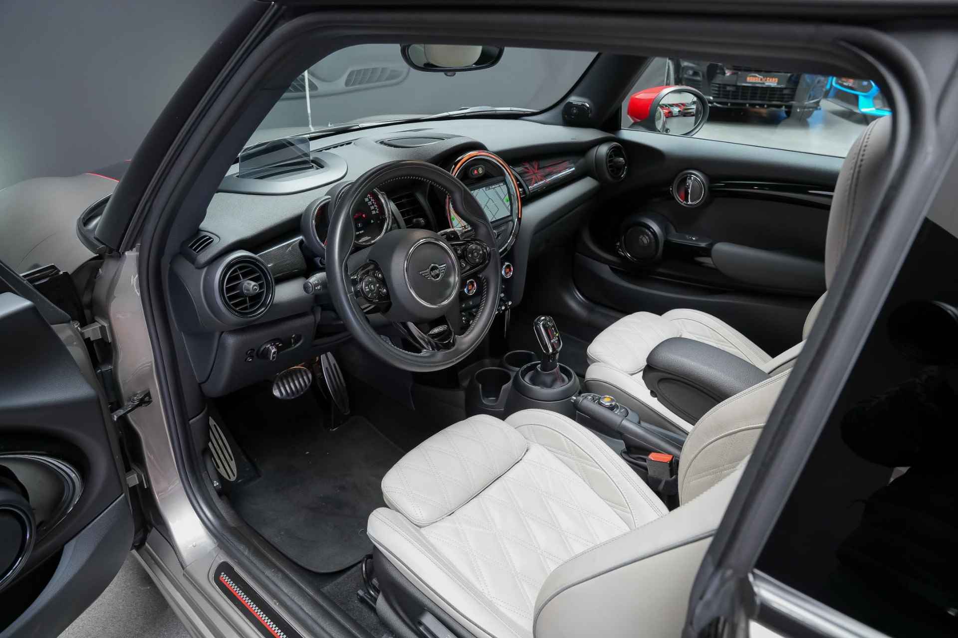 Mini John Cooper Works 2.0 230pk Chili AUTOMAAT |panoramadak|head-up|Harman & Kardon|lederen bekleding|adaptive cruise control|Apple Carplay|dealer onderhouden|18"| - 32/46