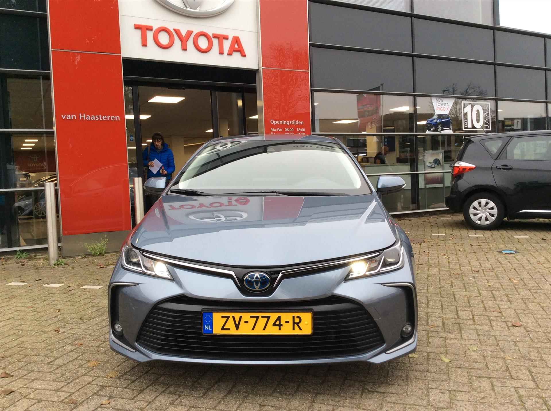 TOYOTA Corolla Sedan 1.8 Hybrid 122pk CVT First Edition - 2/20