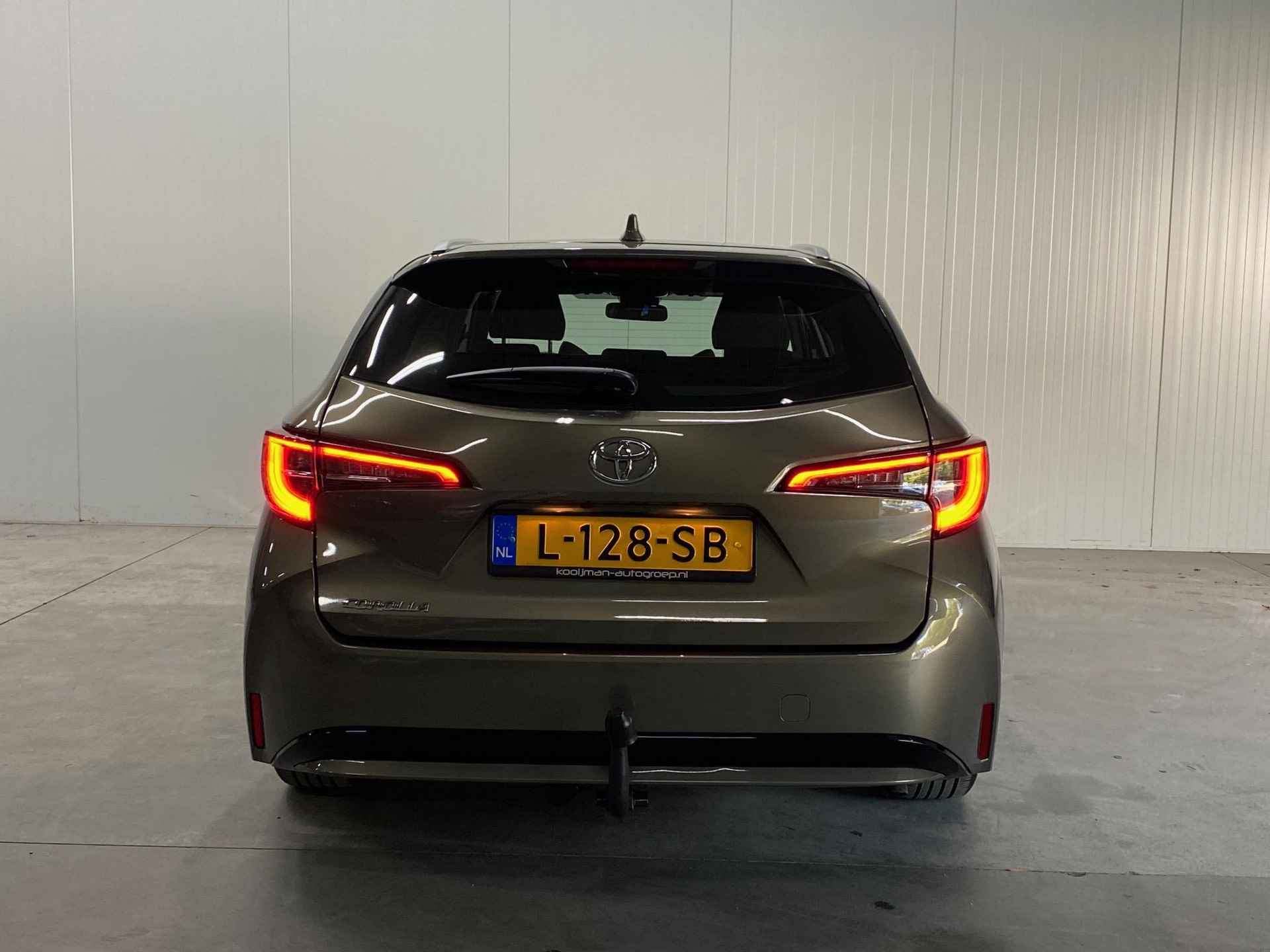 Toyota Corolla Touring Sports 1.2 Turbo Active incl. navigatie en trekhaak 1300kg trekgewicht - 19/25