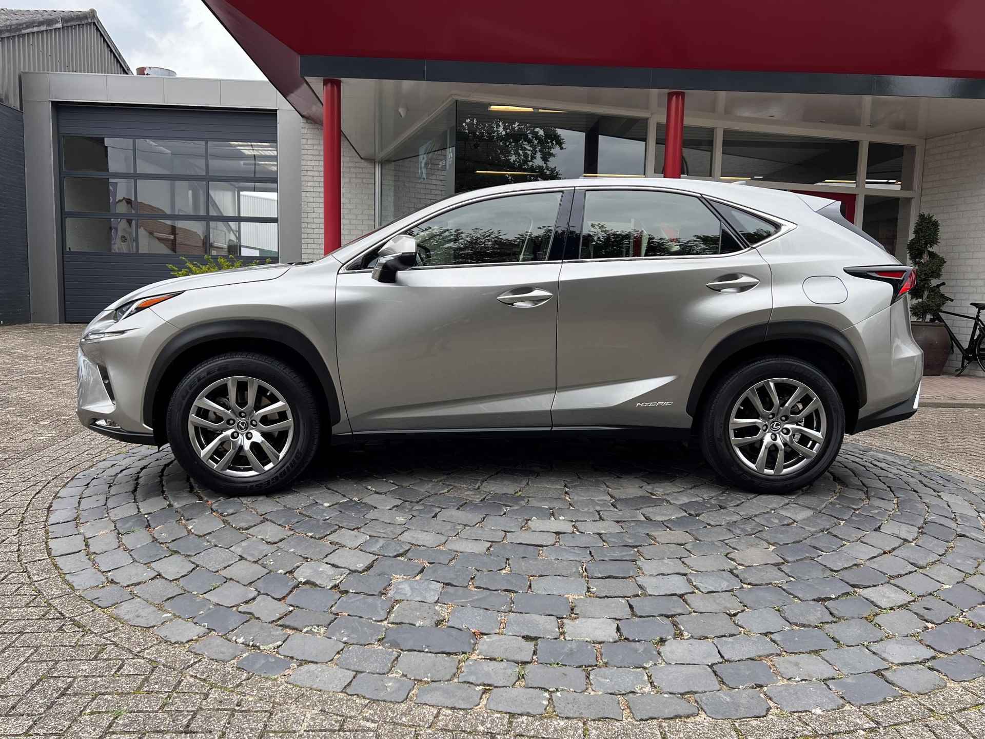 Lexus NX 300h AWD Ultimate Edition | Pano Dak | Leder | Carplay | All-in rijklaarprijs - 3/51