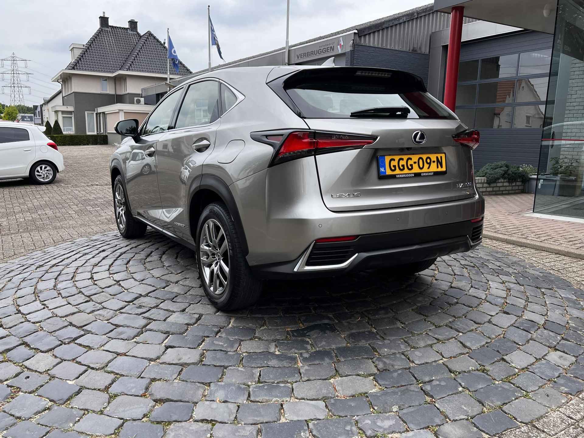 Lexus NX 300h AWD Ultimate Edition | Pano Dak | Leder | Carplay | All-in rijklaarprijs - 4/51