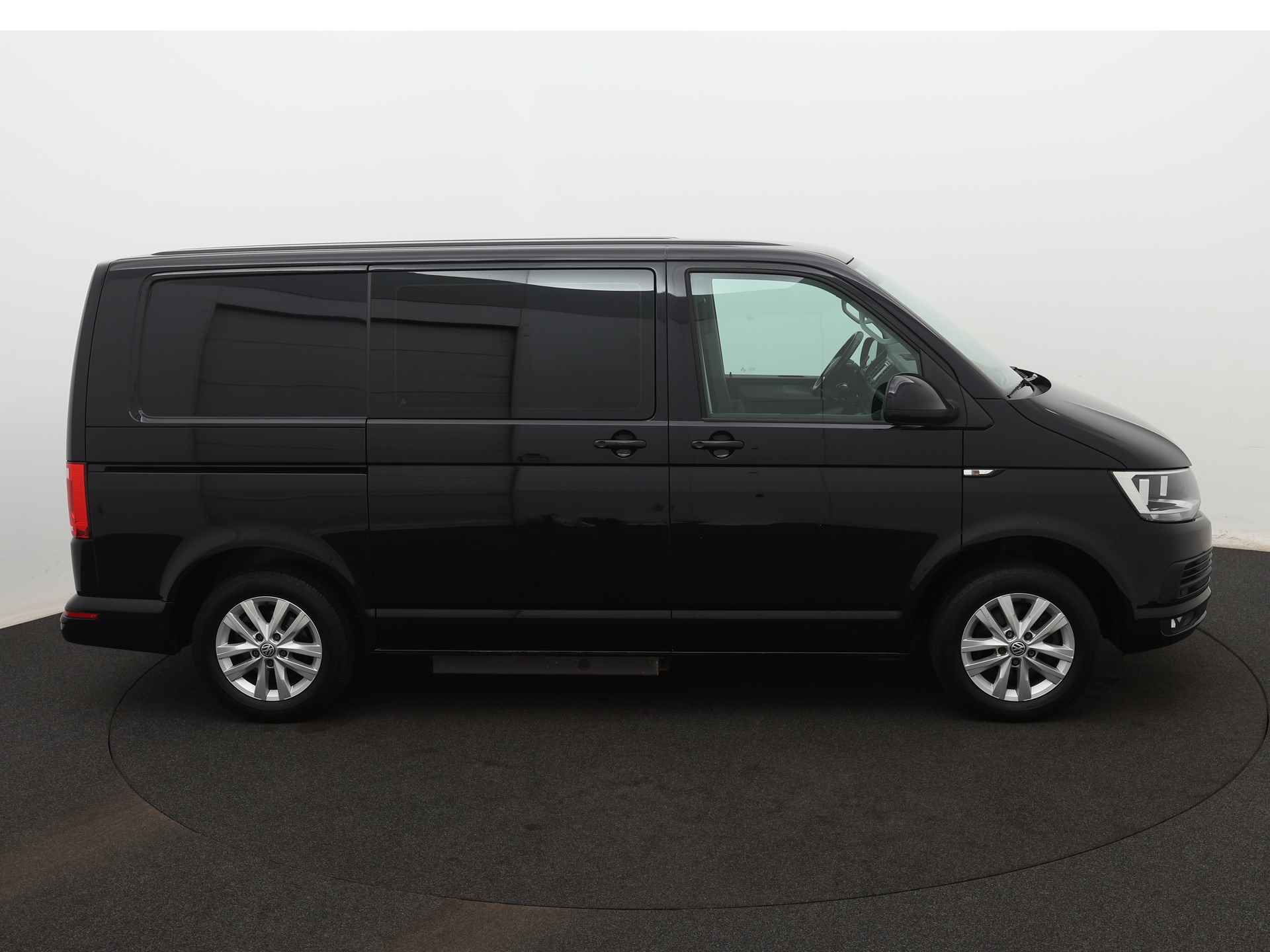 Volkswagen Transporter 2.0 TDI L1H2 Highline Rolstoellift zijkant | Handbedrijfsrem en segmentgas - 4/31