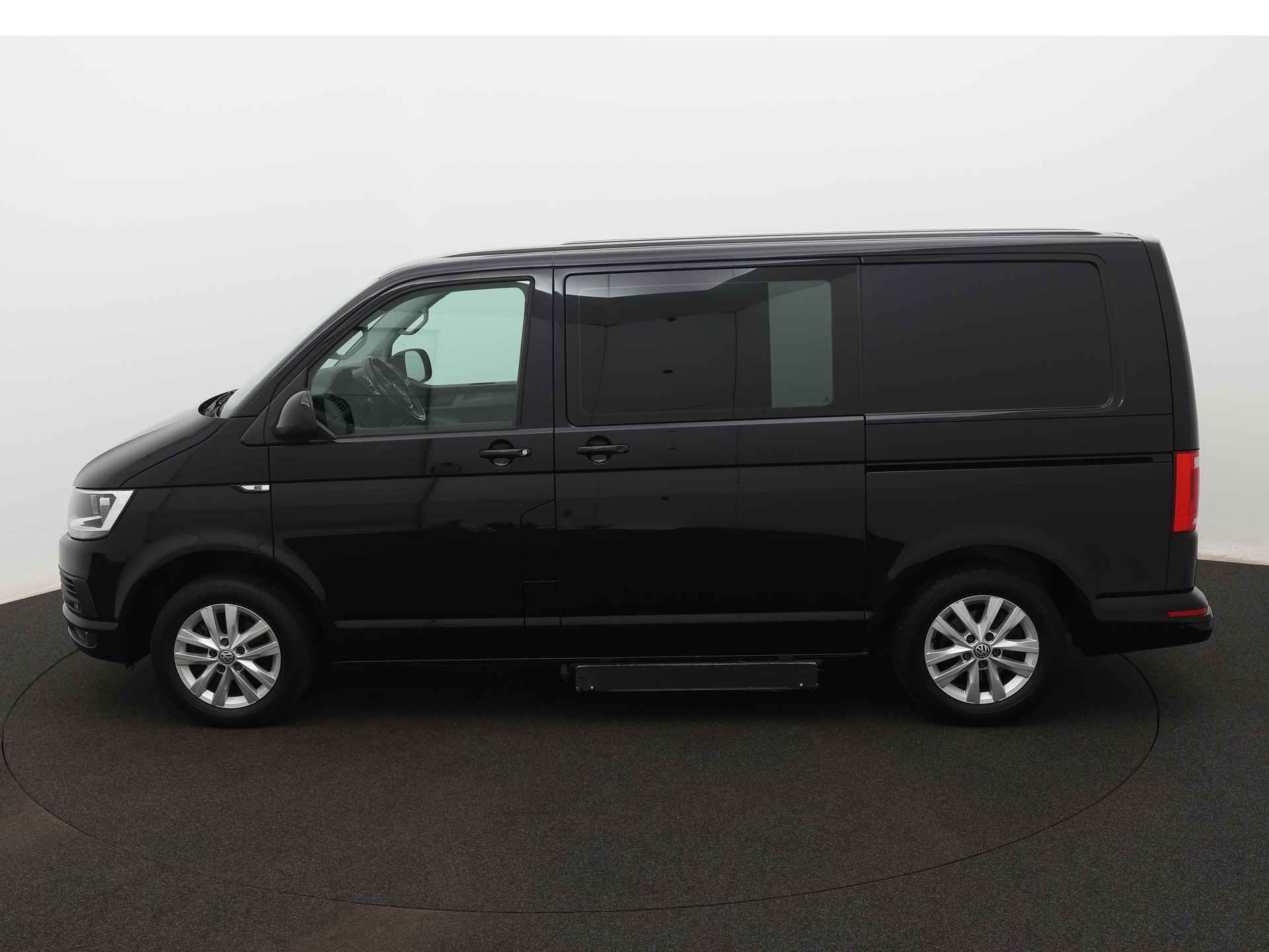 Volkswagen Transporter 2.0 TDI L1H2 Highline Rolstoellift zijkant | Handbedrijfsrem en segmentgas - 15/31