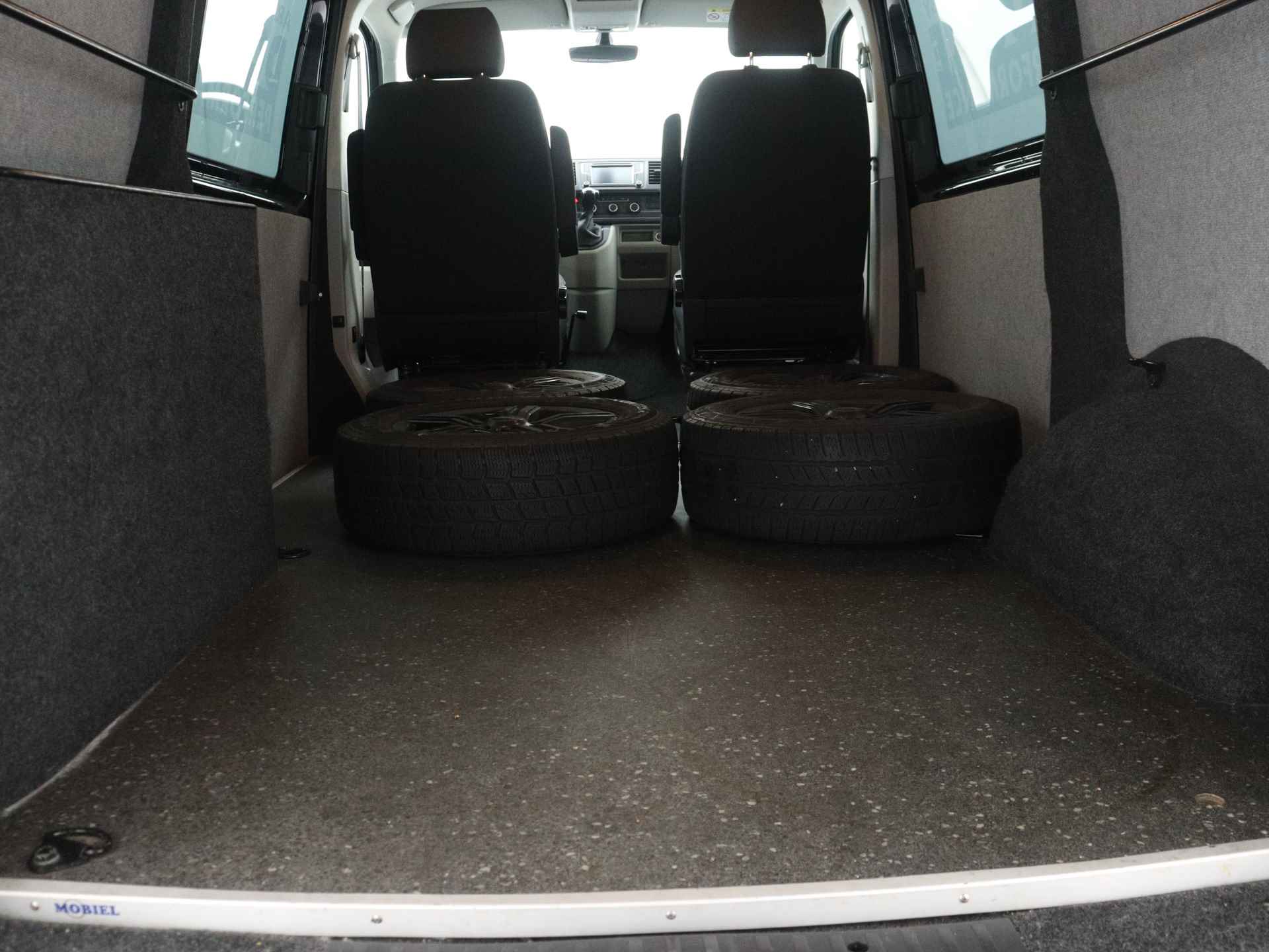 Volkswagen Transporter 2.0 TDI L1H2 Highline Rolstoellift zijkant | Handbedrijfsrem en segmentgas - 24/31