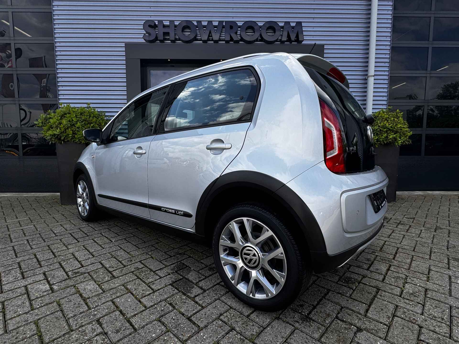 Volkswagen Up! 1.0 cross up! BlueMotion Airco|PDC|Cruisecontrol|Stoelverwarming - 4/26