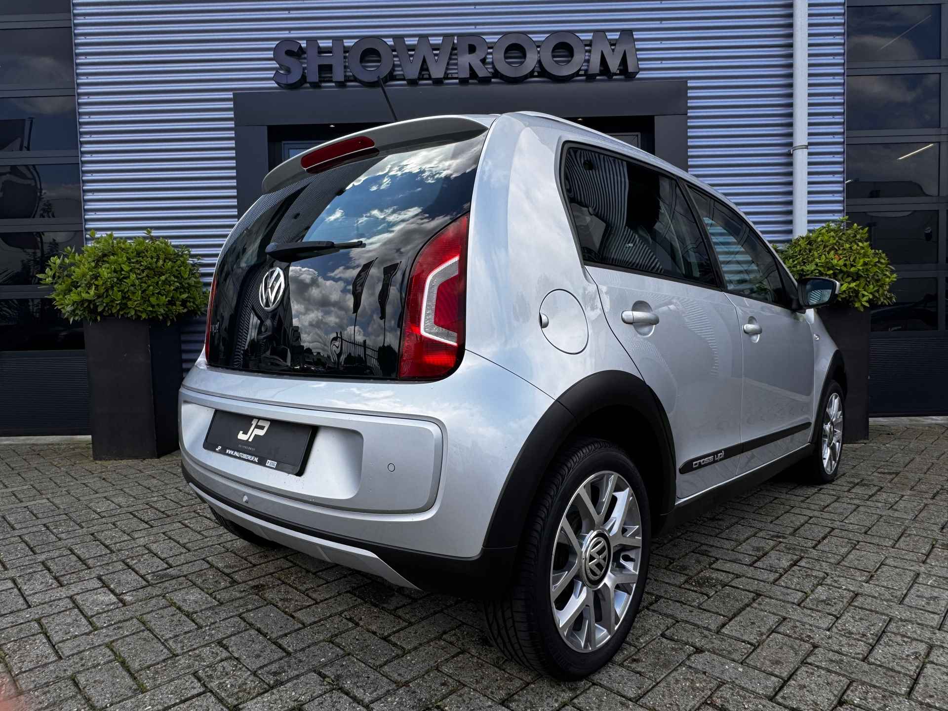 Volkswagen Up! 1.0 cross up! BlueMotion Airco|PDC|Cruisecontrol|Stoelverwarming - 12/26