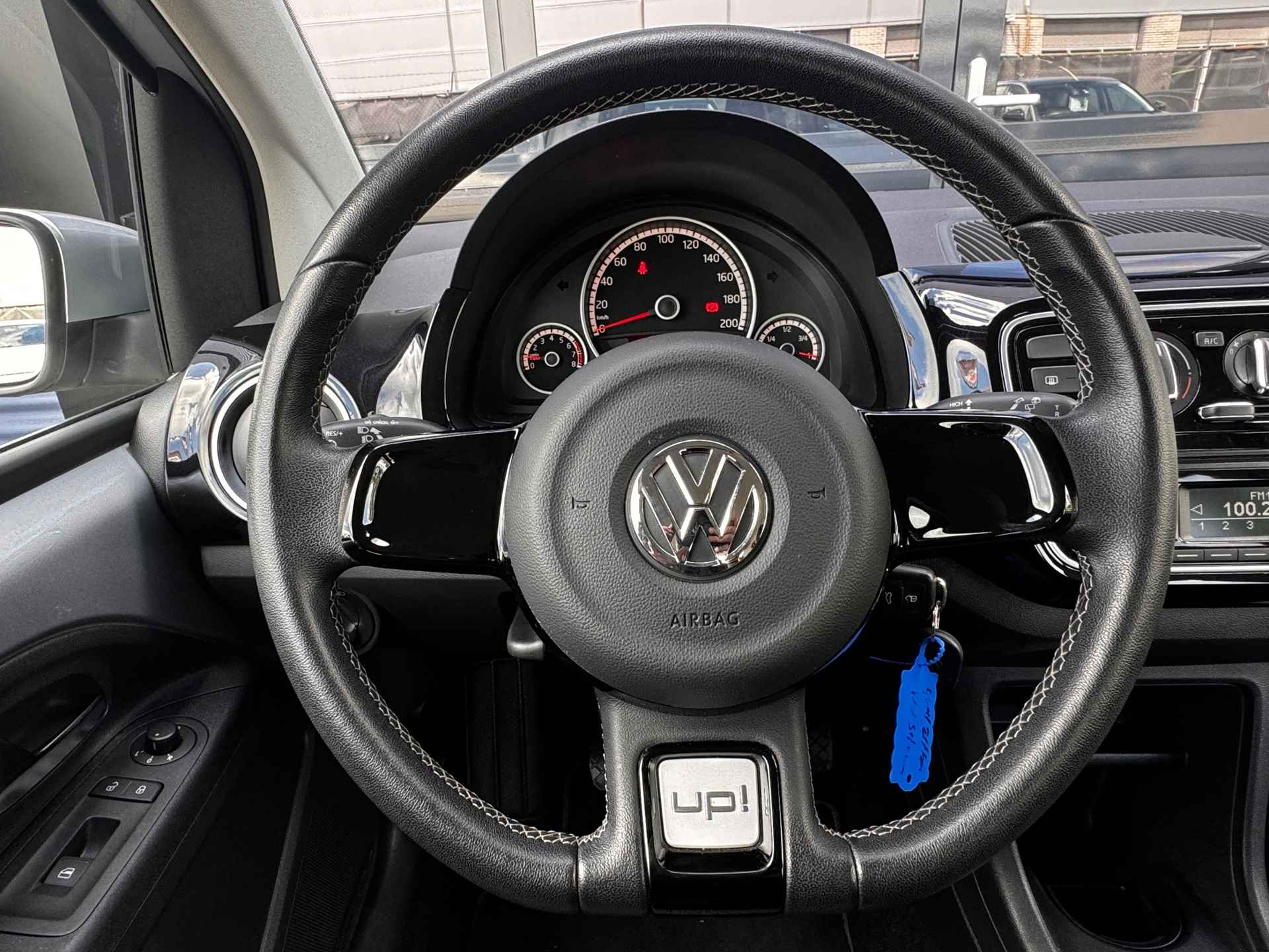 Volkswagen Up! 1.0 cross up! BlueMotion Airco|PDC|Cruisecontrol|Stoelverwarming - 15/26