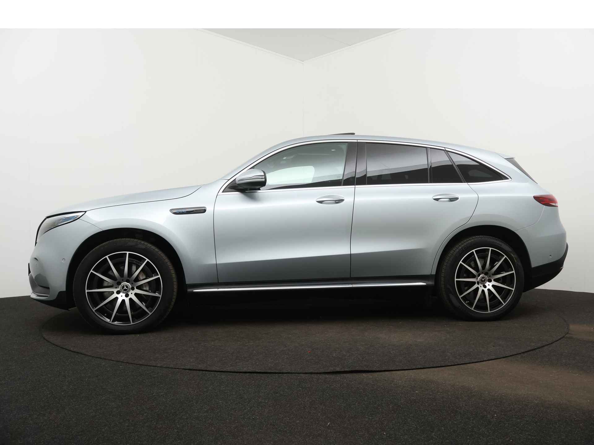 Mercedes-Benz EQC 400 4MATIC Business Solution AMG 80 kWh | Multispaaks lichtmetalen velgen | Navigatie | Parking support met camera achter | Inclusief 48 maanden MB Certified garantie voor Europa. - 29/51