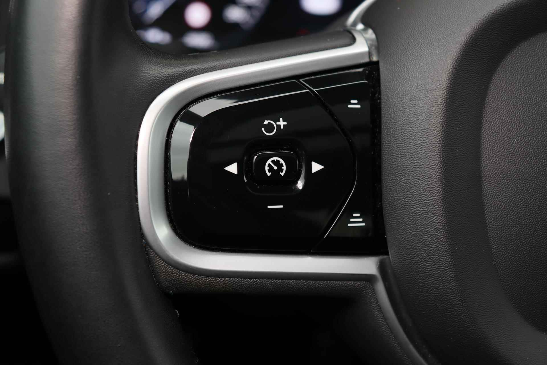Volvo S60 Recharge T8 AWD R-Design - Panorama/schuifdak - IntelliSafe Assist - Harman/Kardon audio - 360º Camera - Adaptieve LED koplampen - Verwarmde voorstoelen, stuur & achterbank - Parkeersensoren voor & achter - Elektr. bedienb. voorstoelen met geheugen - Standkachel - 19' LMV - 16/28