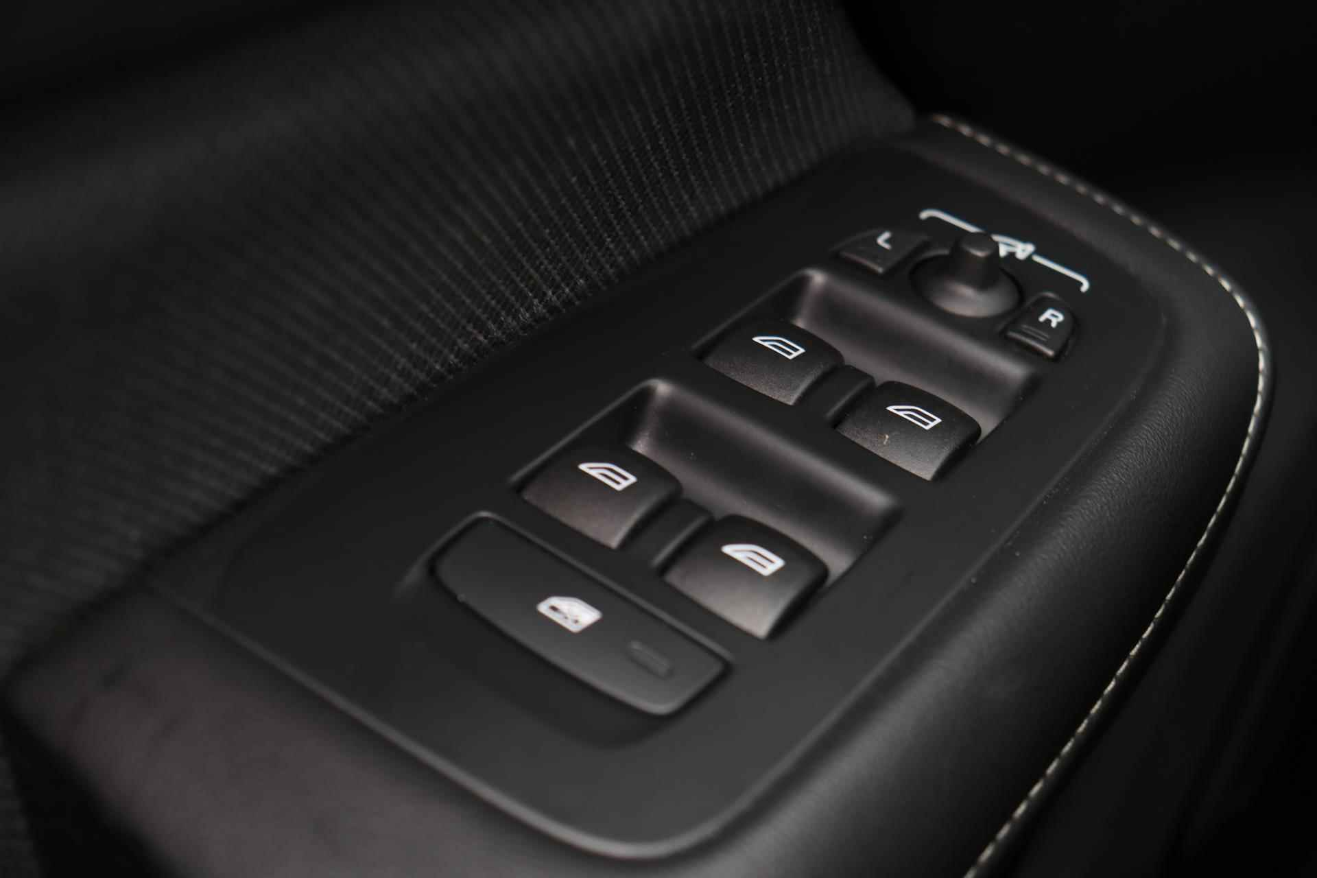 Volvo S60 Recharge T8 AWD R-Design - Panorama/schuifdak - IntelliSafe Assist - Harman/Kardon audio - 360º Camera - Adaptieve LED koplampen - Verwarmde voorstoelen, stuur & achterbank - Parkeersensoren voor & achter - Elektr. bedienb. voorstoelen met geheugen - Standkachel - 19' LMV - 17/28