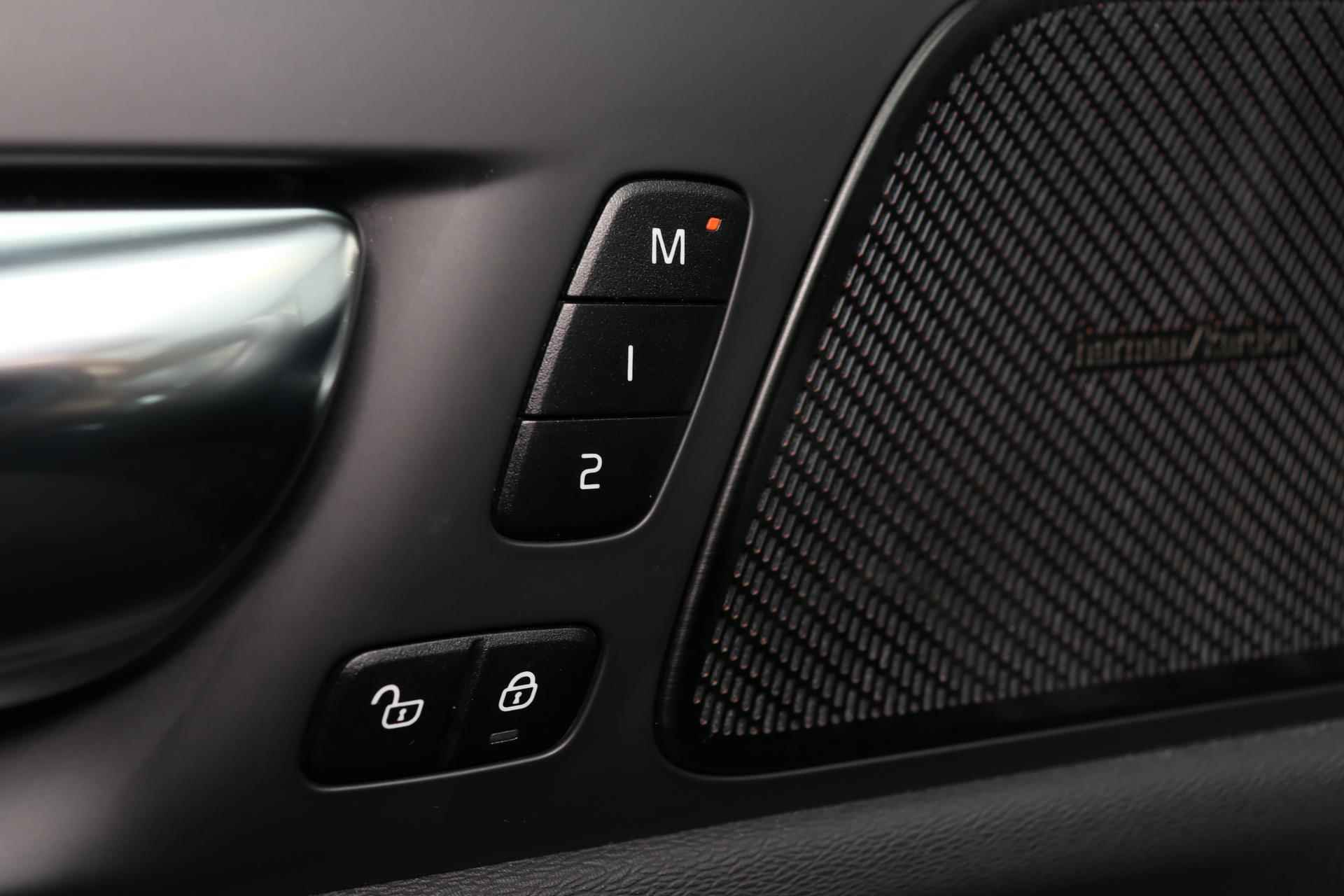 Volvo S60 Recharge T8 AWD R-Design - Panorama/schuifdak - IntelliSafe Assist - Harman/Kardon audio - 360º Camera - Adaptieve LED koplampen - Verwarmde voorstoelen, stuur & achterbank - Parkeersensoren voor & achter - Elektr. bedienb. voorstoelen met geheugen - Standkachel - 19' LMV - 18/28