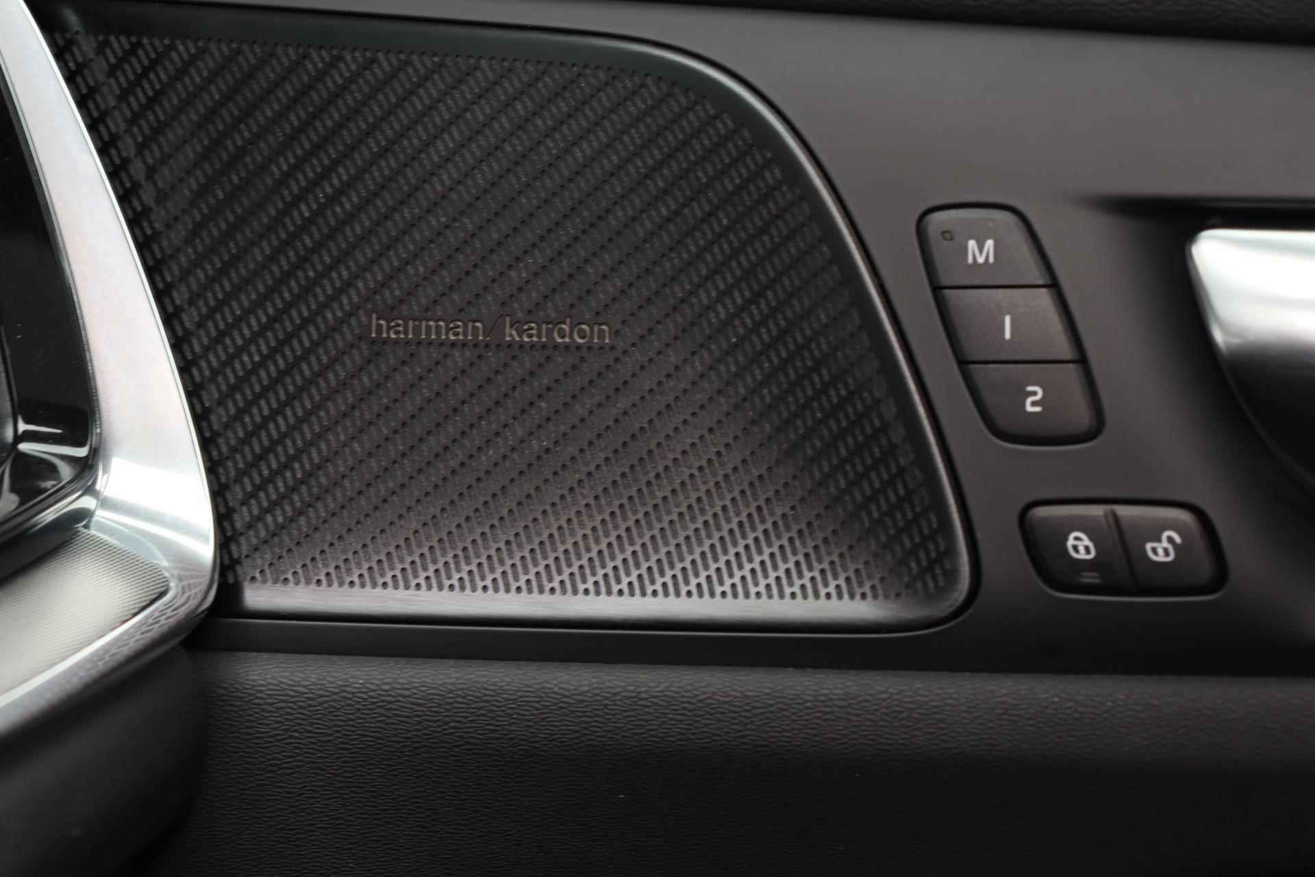 Volvo S60 Recharge T8 AWD R-Design - Panorama/schuifdak - IntelliSafe Assist - Harman/Kardon audio - 360º Camera - Adaptieve LED koplampen - Verwarmde voorstoelen, stuur & achterbank - Parkeersensoren voor & achter - Elektr. bedienb. voorstoelen met geheugen - Standkachel - 19' LMV - 19/28