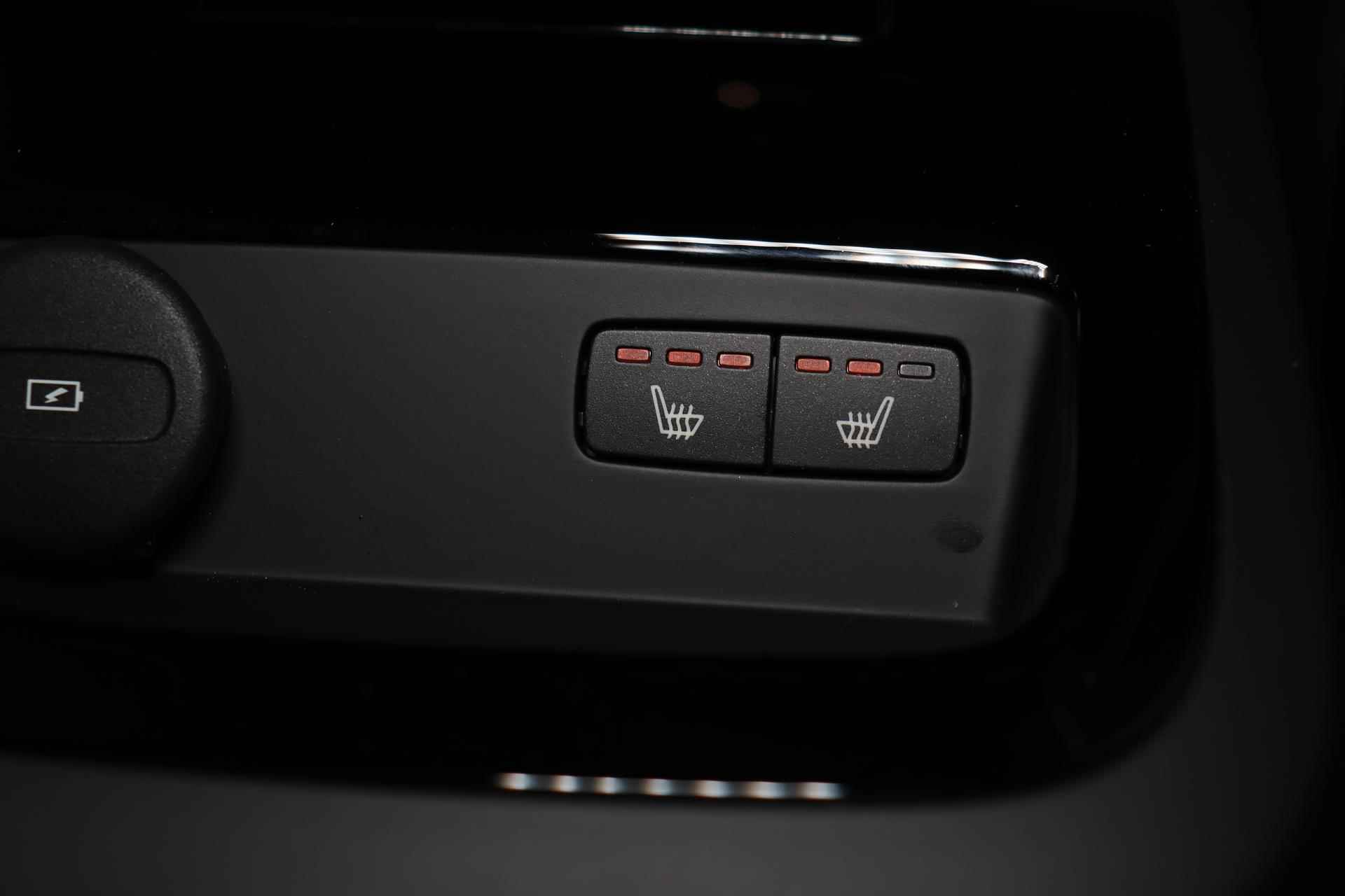 Volvo S60 Recharge T8 AWD R-Design - Panorama/schuifdak - IntelliSafe Assist - Harman/Kardon audio - 360º Camera - Adaptieve LED koplampen - Verwarmde voorstoelen, stuur & achterbank - Parkeersensoren voor & achter - Elektr. bedienb. voorstoelen met geheugen - Standkachel - 19' LMV - 27/28