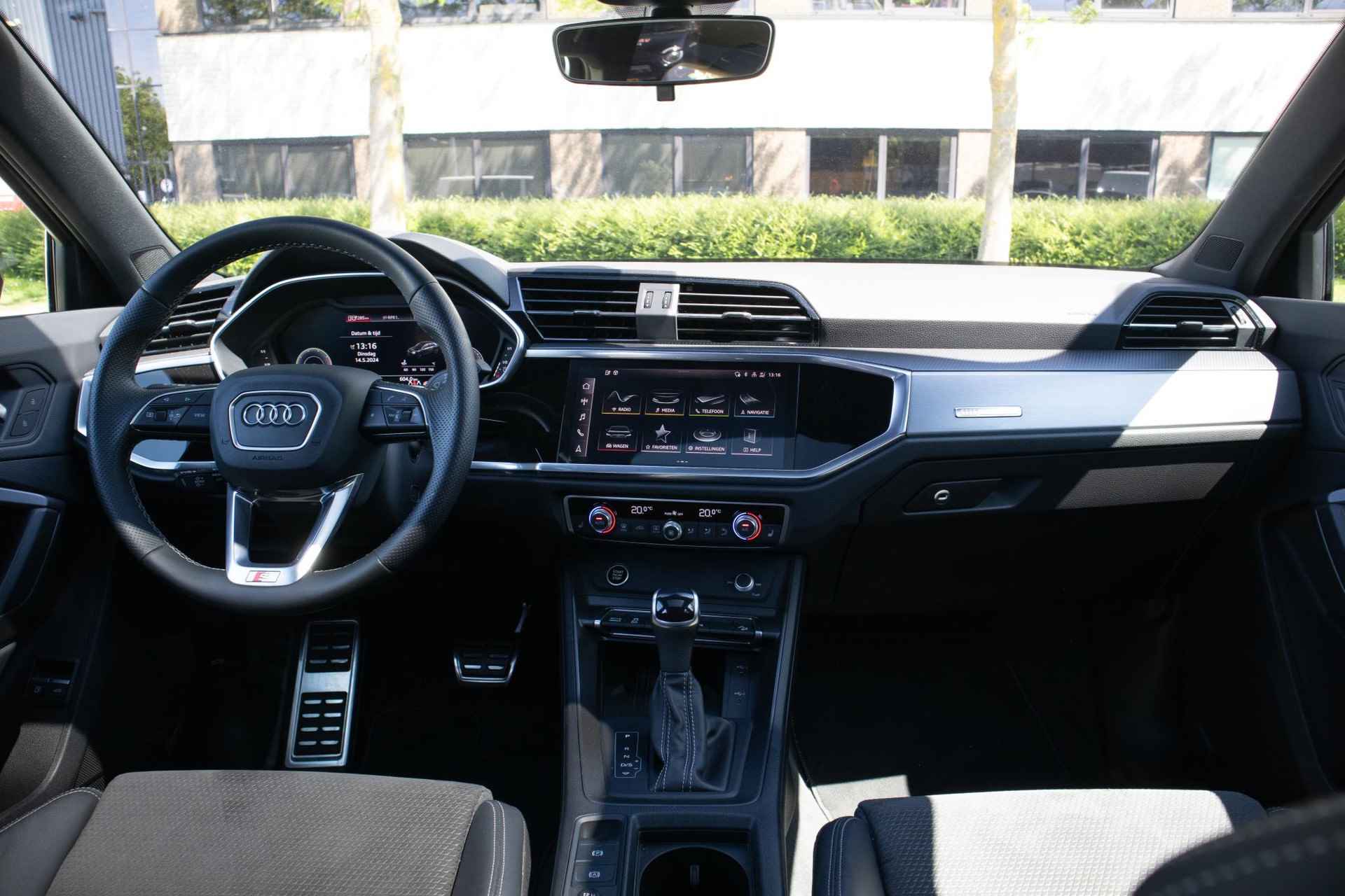 Audi Q3 Sportback 45 TFSI e S Edition | Panoramadak | 19 Inch | Trekhaak | - 4/22