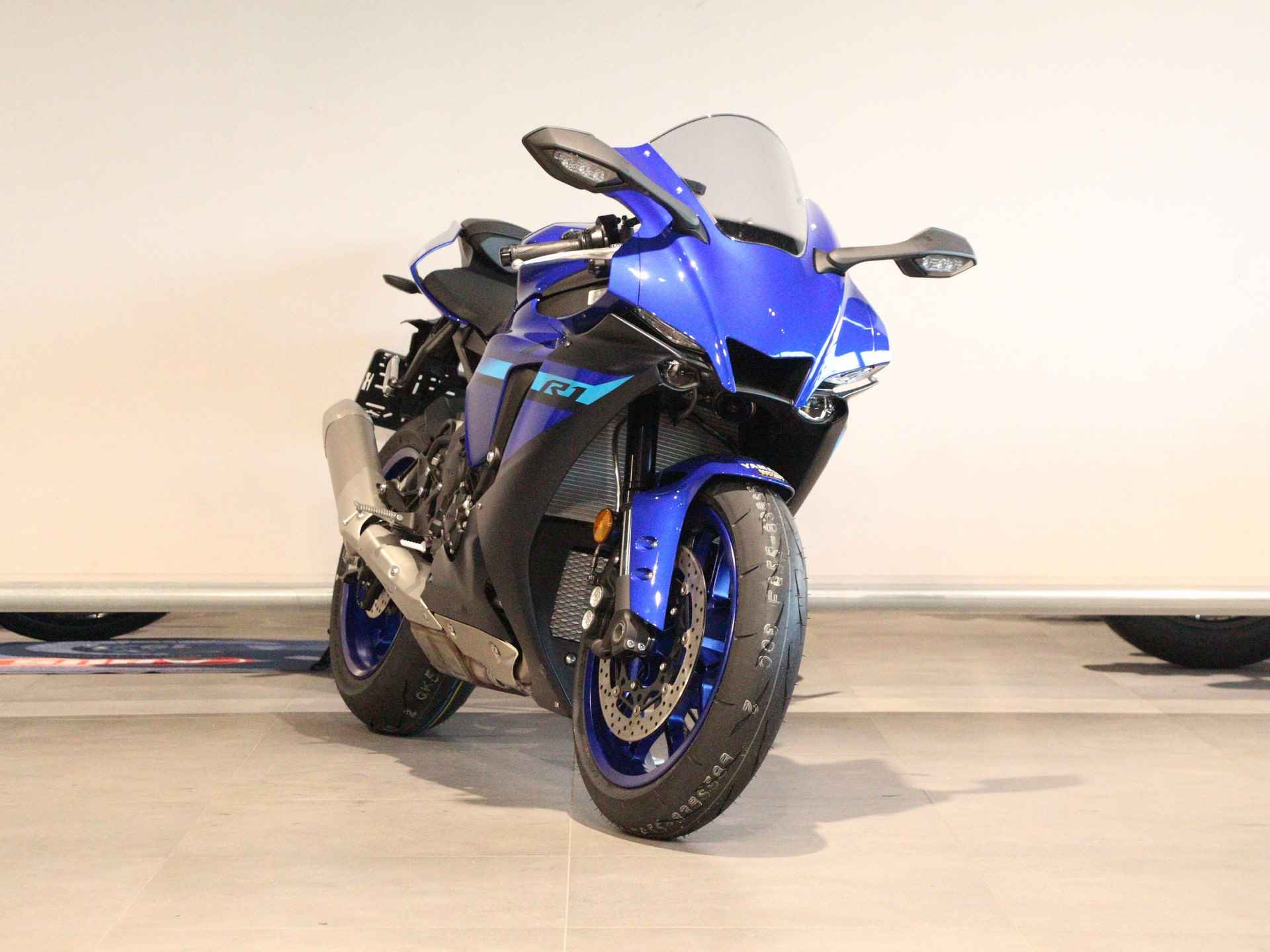 Yamaha YZF R1 - 3/12