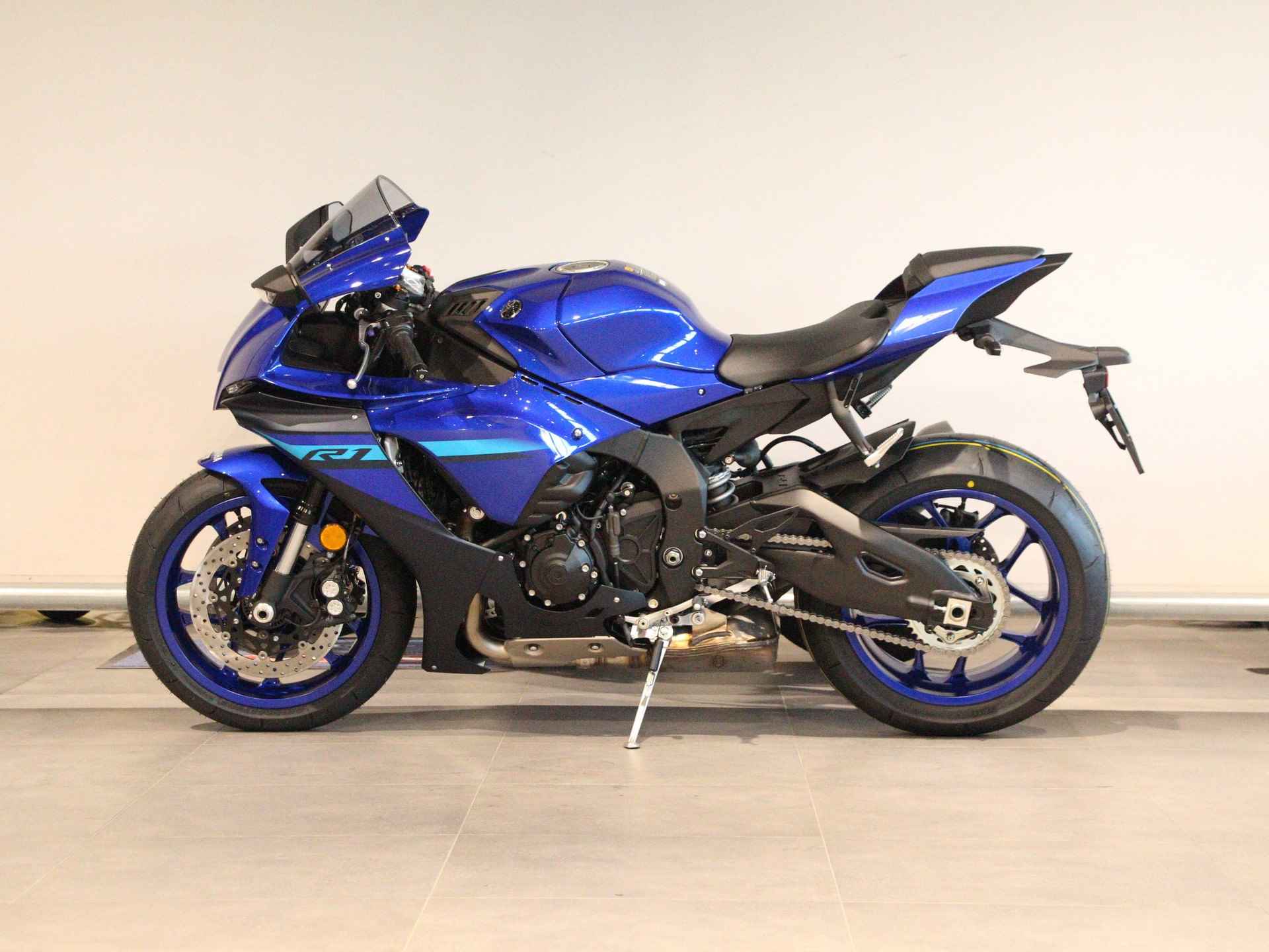 Yamaha YZF R1 - 6/12