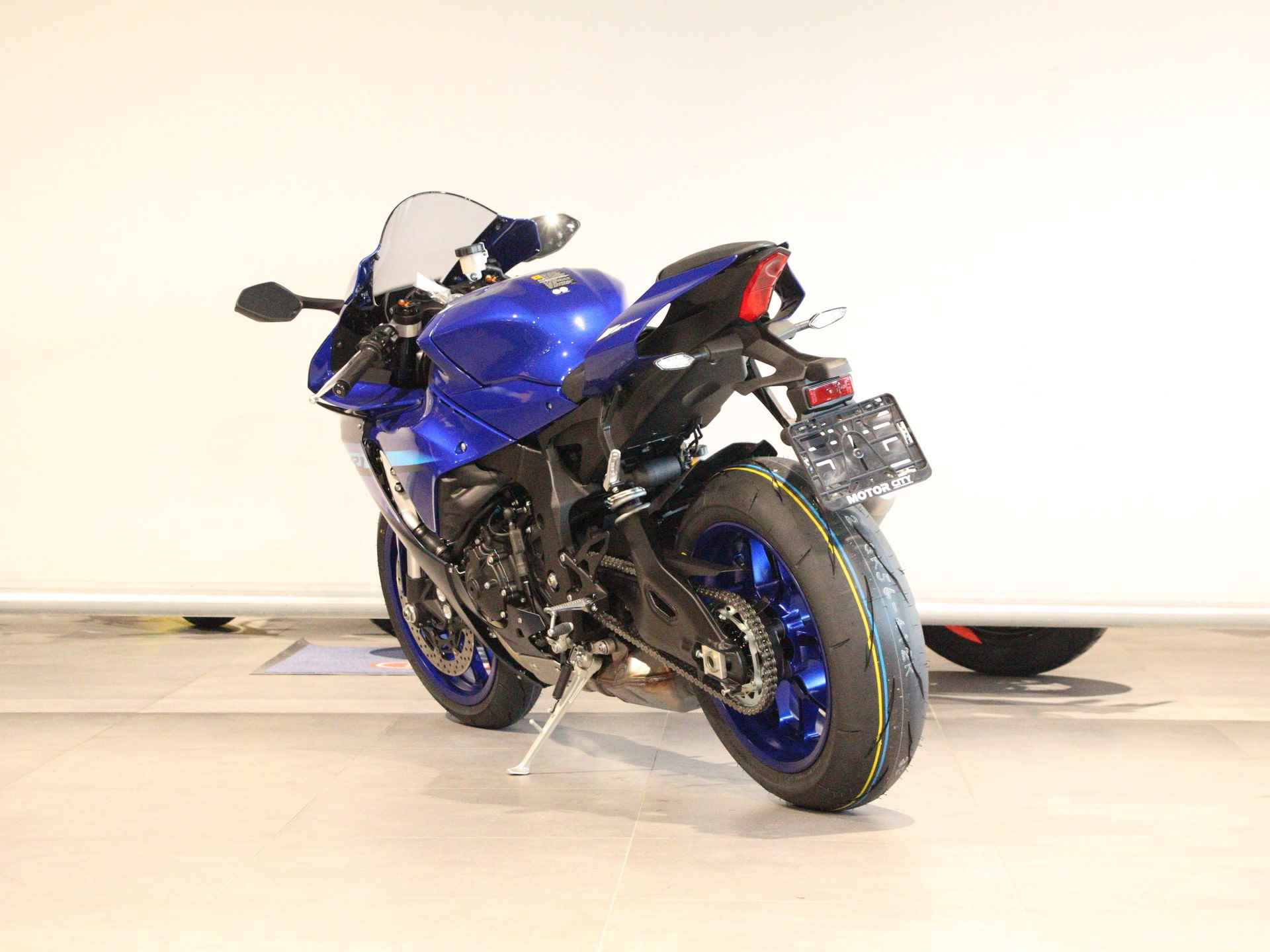 Yamaha YZF R1 - 7/12