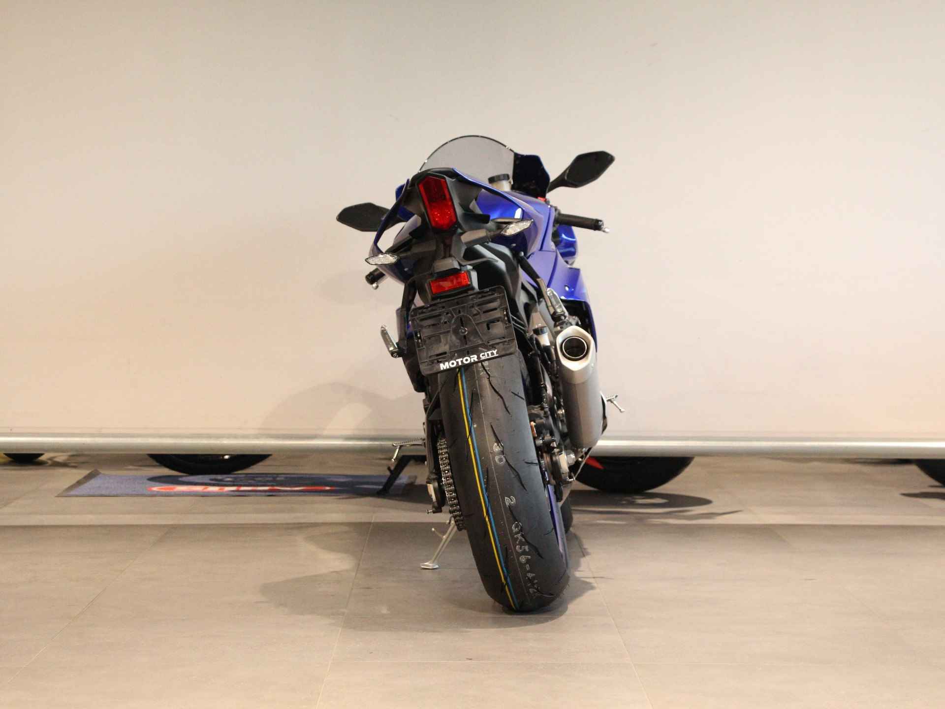 Yamaha YZF R1 - 8/12