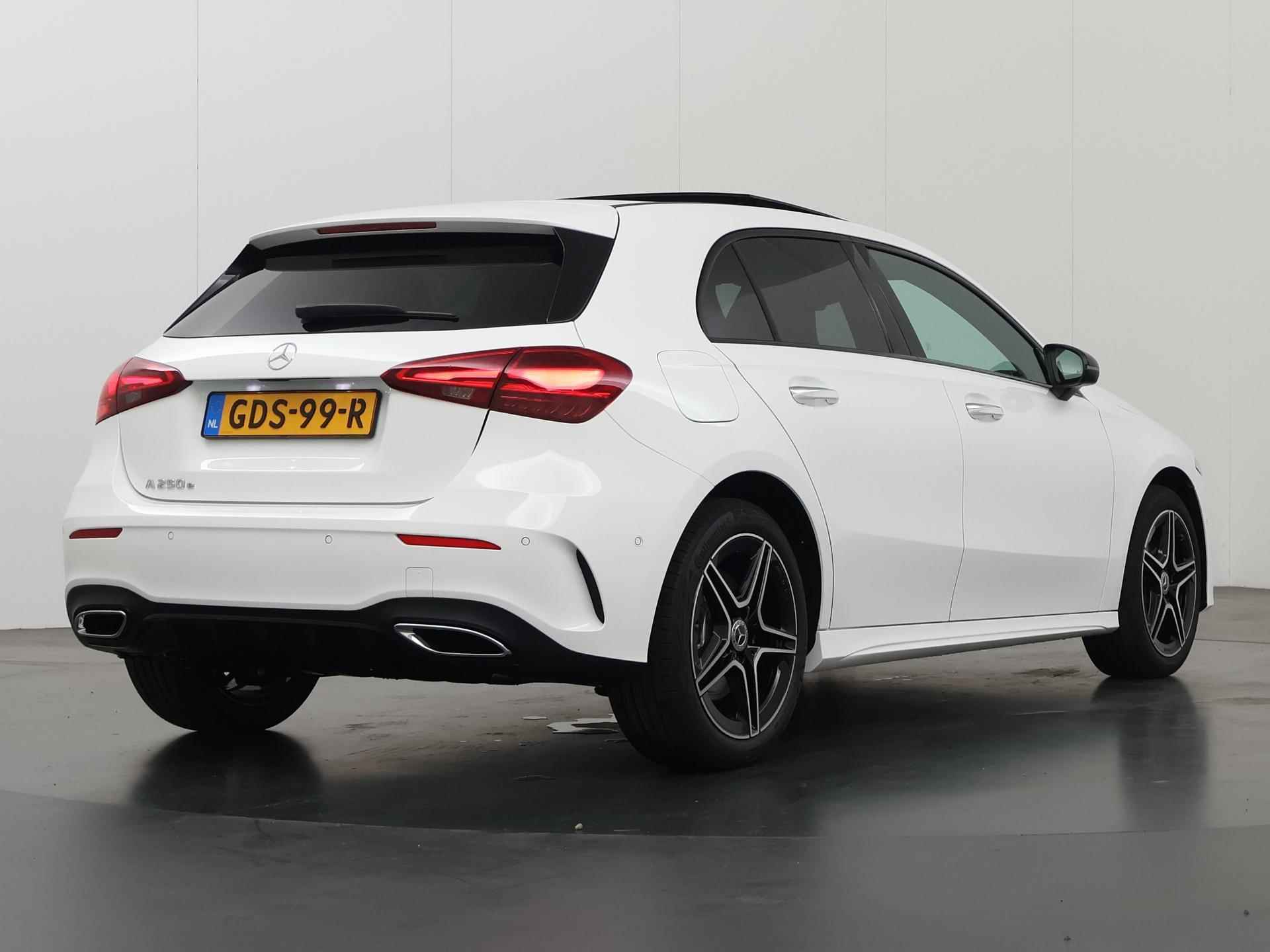 Mercedes-Benz A-klasse 250 e Star Edition AMG NIGHT | Panoramadak | Sfeerverlichting | Keyless Entry | MultiBEAM LED | Stoelverwarming | Dodehoekassistent | - 3/49