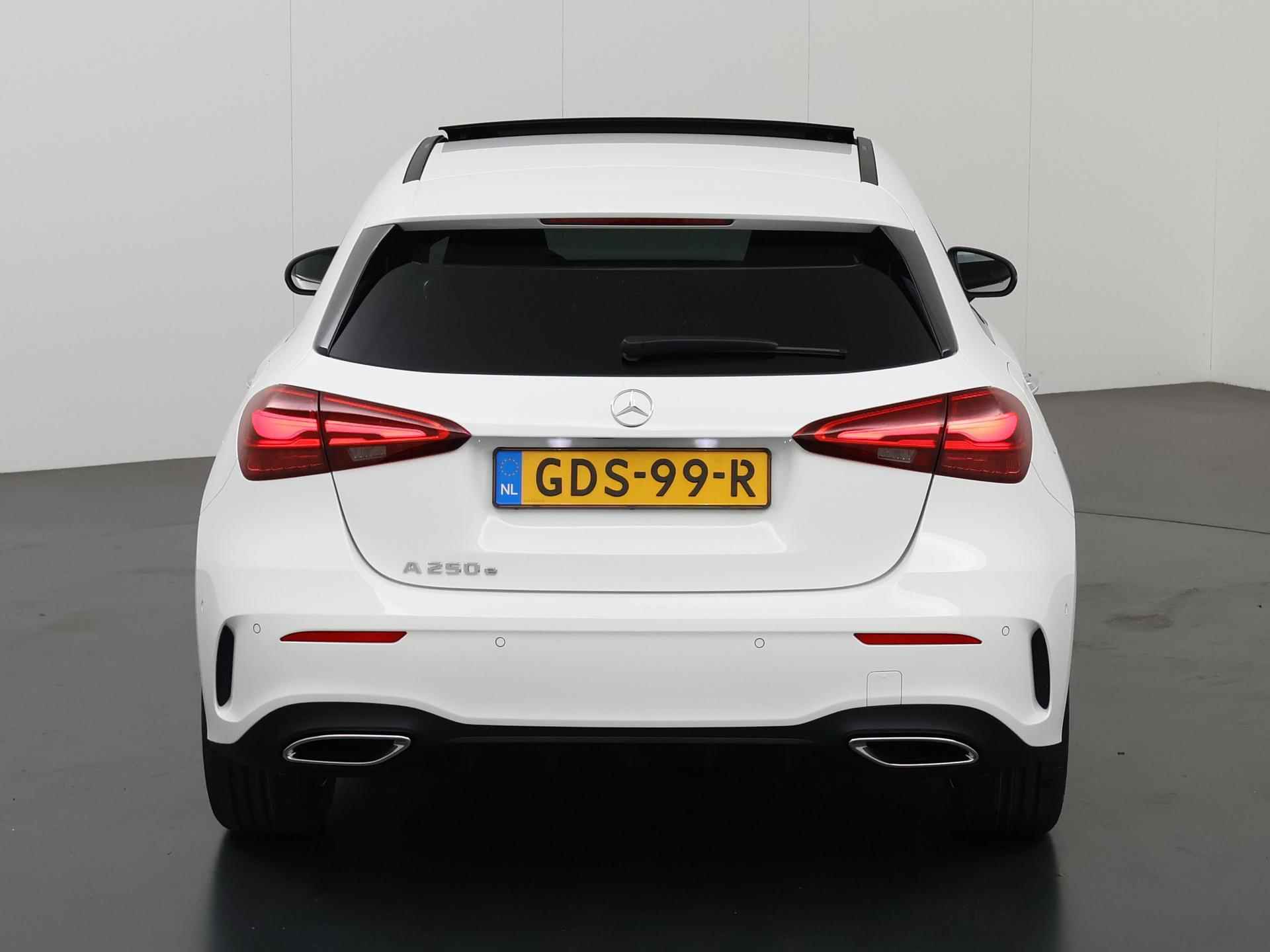 Mercedes-Benz A-klasse 250 e Star Edition AMG NIGHT | Panoramadak | Sfeerverlichting | Keyless Entry | MultiBEAM LED | Stoelverwarming | Dodehoekassistent | - 5/49