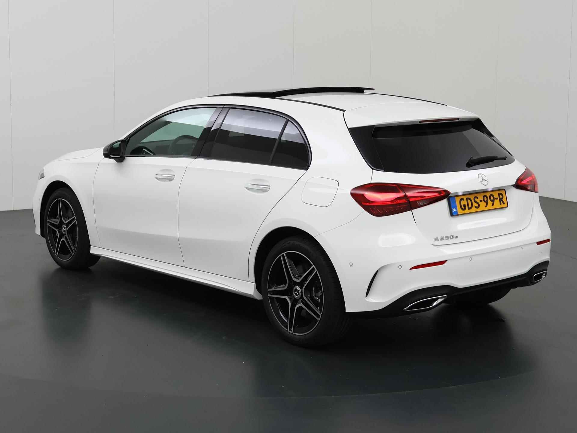 Mercedes-Benz A-klasse 250 e Star Edition AMG NIGHT | Panoramadak | Sfeerverlichting | Keyless Entry | MultiBEAM LED | Stoelverwarming | Dodehoekassistent | - 23/49