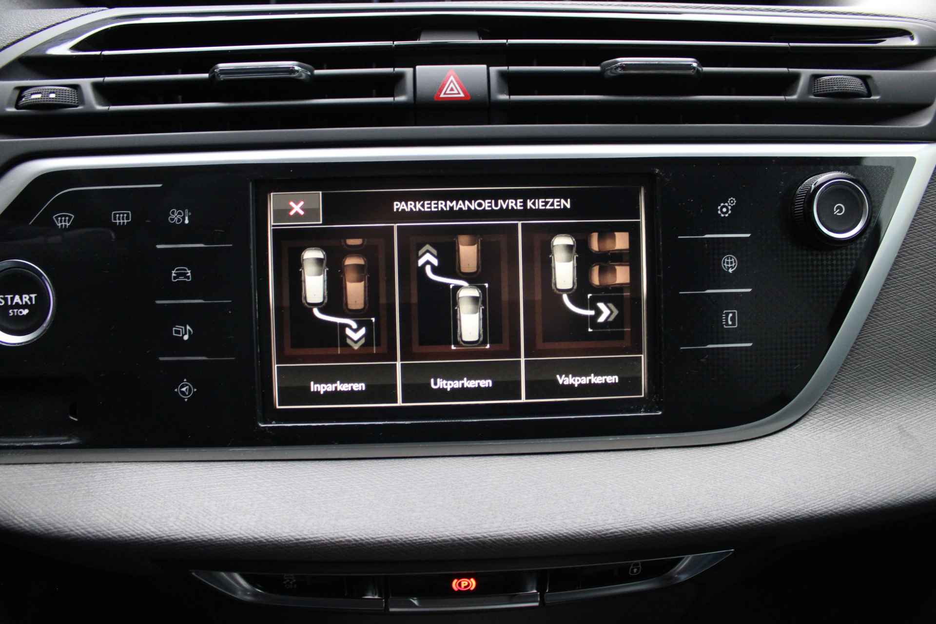 Citroën C4 Picasso 1.6 THP Intensive Cruise/Climate control, Trekhaak, Navigatie, LM Velgen, Camera, Bluetooth, Mistlampen, - 18/35