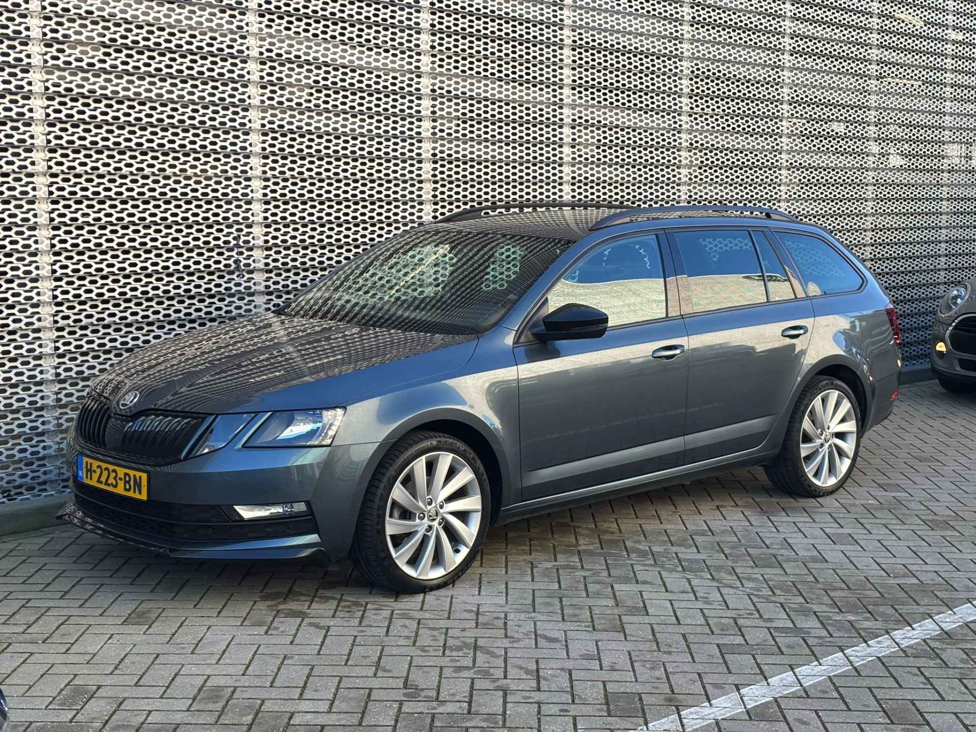 Škoda Octavia Combi 1.5 TSI Greentech Sport Business / Sportpakket / 18" LMV / Parkeersensoren Achter / Climate Control - 5/29