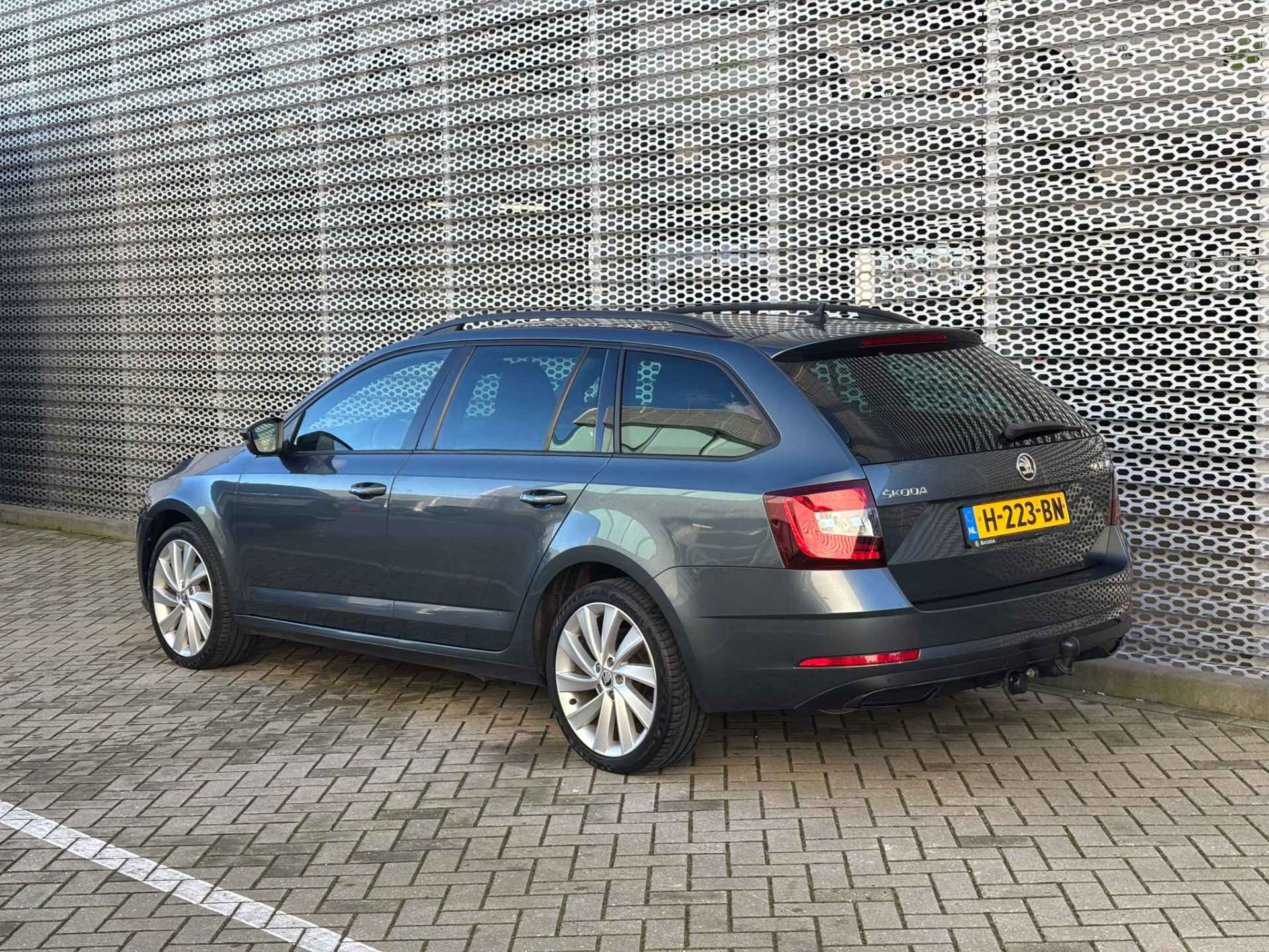 Škoda Octavia Combi 1.5 TSI Greentech Sport Business / Sportpakket / 18" LMV / Parkeersensoren Achter / Climate Control - 7/29