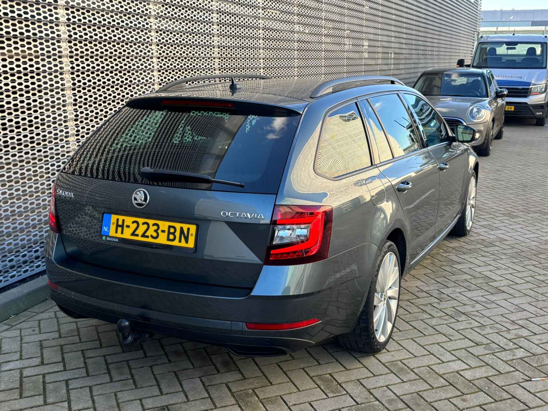 Škoda Octavia Combi 1.5 TSI Greentech Sport Business / Sportpakket / 18" LMV / Parkeersensoren Achter / Climate Control - 9/29