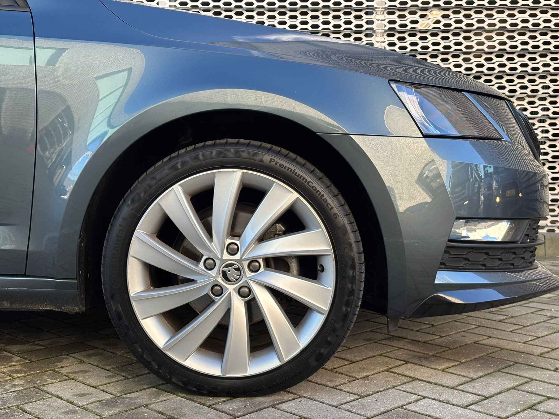 Škoda Octavia Combi 1.5 TSI Greentech Sport Business / Sportpakket / 18" LMV / Parkeersensoren Achter / Climate Control - 12/29