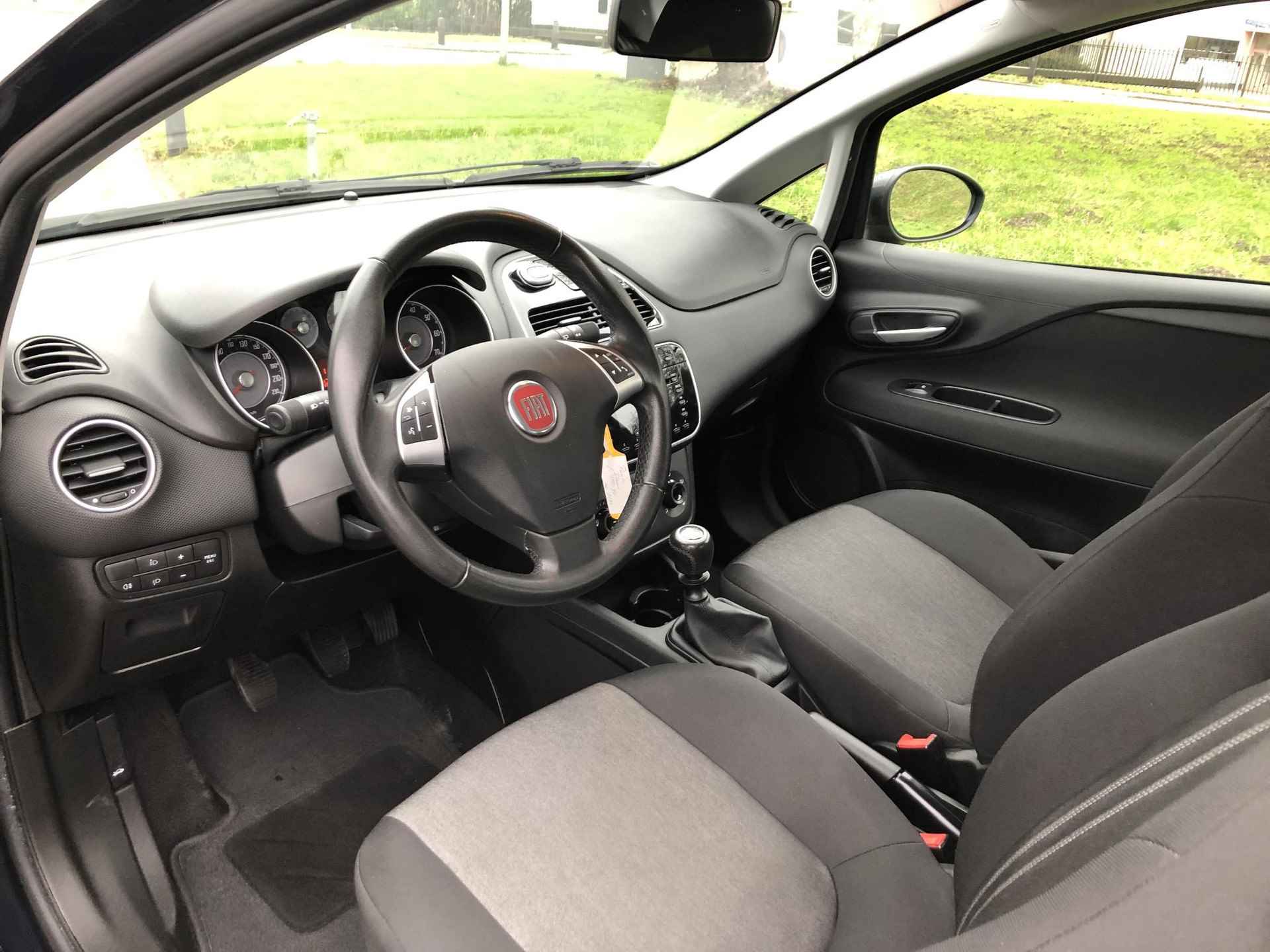 Fiat Punto TwinAir Turbo 100 Street AIRCO|TREKHAAK|BLUETOOTH|USB|AUX - 9/25