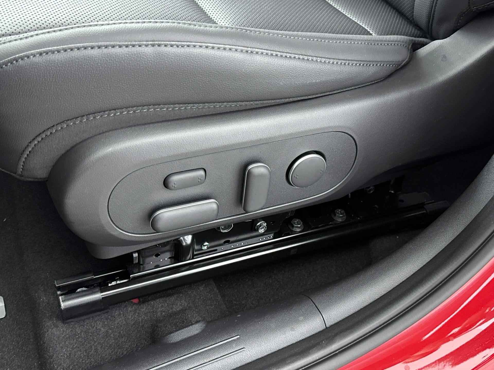 Hyundai Kona Electric Premium 65.4 kWh | Leer | Memory | 360 Camera | Stoel + stuurverwarming | Adaptive cruise | - 22/34