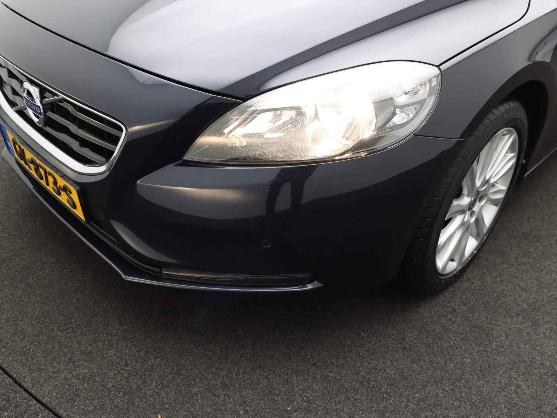 Volvo V40 1.5 T3 Momentum | Navigatie | Cruise Control | - 14/27