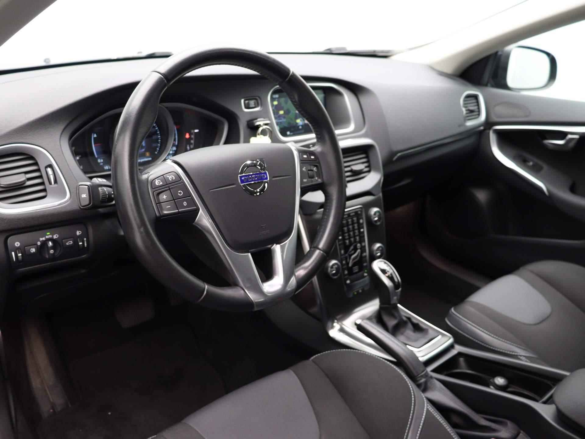 Volvo V40 1.5 T3 Momentum | Navigatie | Cruise Control | - 20/27