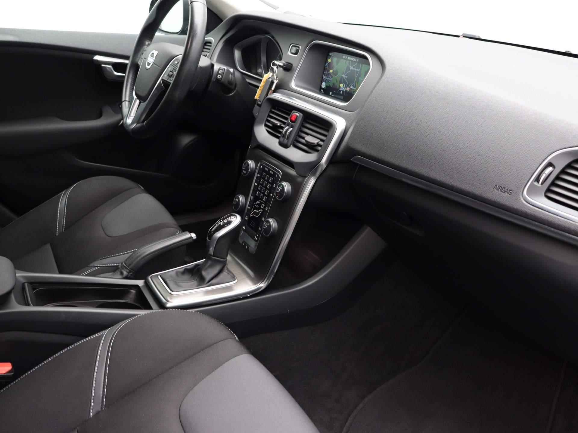 Volvo V40 1.5 T3 Momentum | Navigatie | Cruise Control | - 21/27