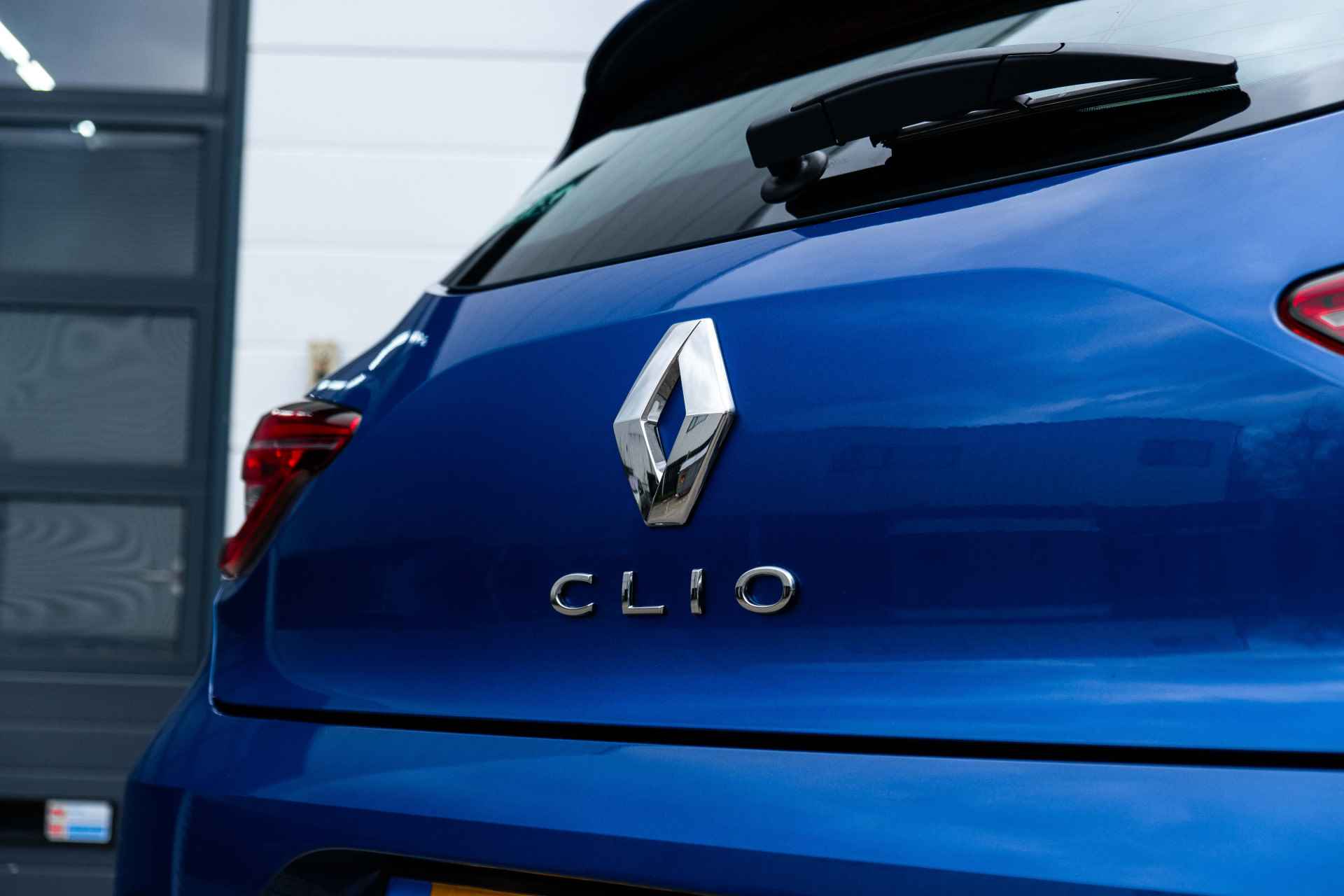Renault Clio 1.0 TCe Zen | Parkeersensoren achter | 4 seizoensbanden | NAVI | | incl. Bovag rijklaarpakket met 12 maanden garantie | - 23/46