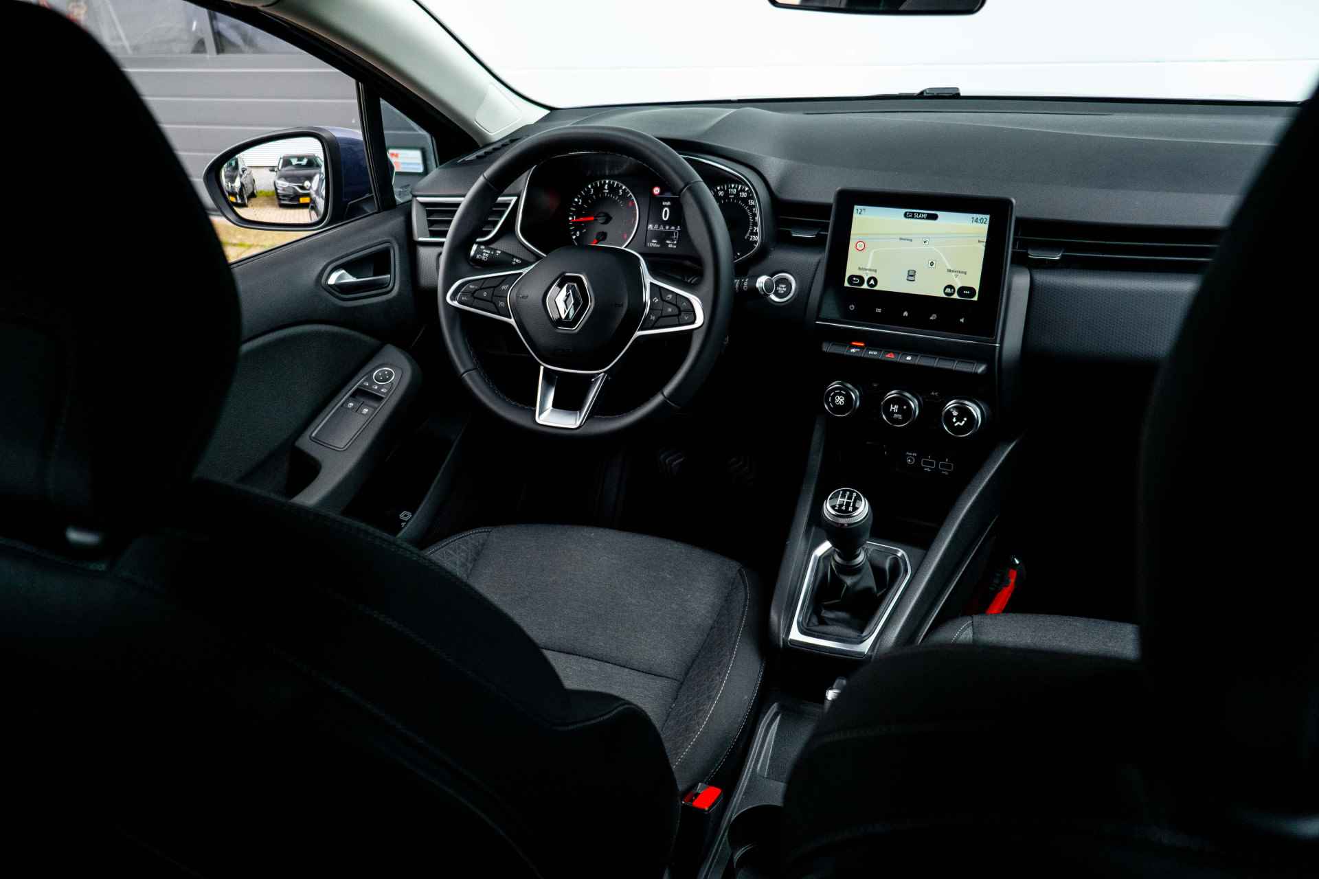 Renault Clio 1.0 TCe Zen | Parkeersensoren achter | 4 seizoensbanden | NAVI | | incl. Bovag rijklaarpakket met 12 maanden garantie | - 31/46