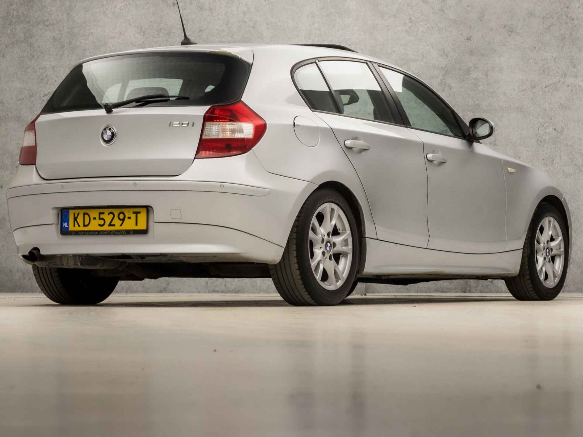 BMW 1-serie 120i Sport 150Pk Automaat (SCHUIFDAK, YOUNGTIMER, NAVIGATIE, STOELVERWARMING, LEDEREN SPORTSTOELEN, CLIMATE, CRUISE, XENON, PARKEERSENSOREN, LENDESTEUNEN, NIEUWE APK, NIEUWSTAAT) - 5/35