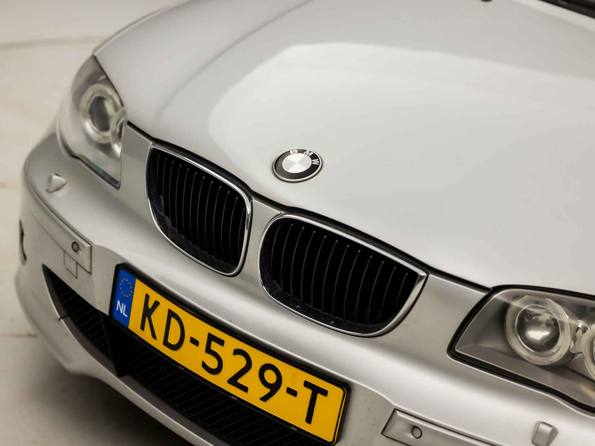 BMW 1-serie 120i Sport 150Pk Automaat (SCHUIFDAK, YOUNGTIMER, NAVIGATIE, STOELVERWARMING, LEDEREN SPORTSTOELEN, CLIMATE, CRUISE, XENON, PARKEERSENSOREN, LENDESTEUNEN, NIEUWE APK, NIEUWSTAAT) - 31/35