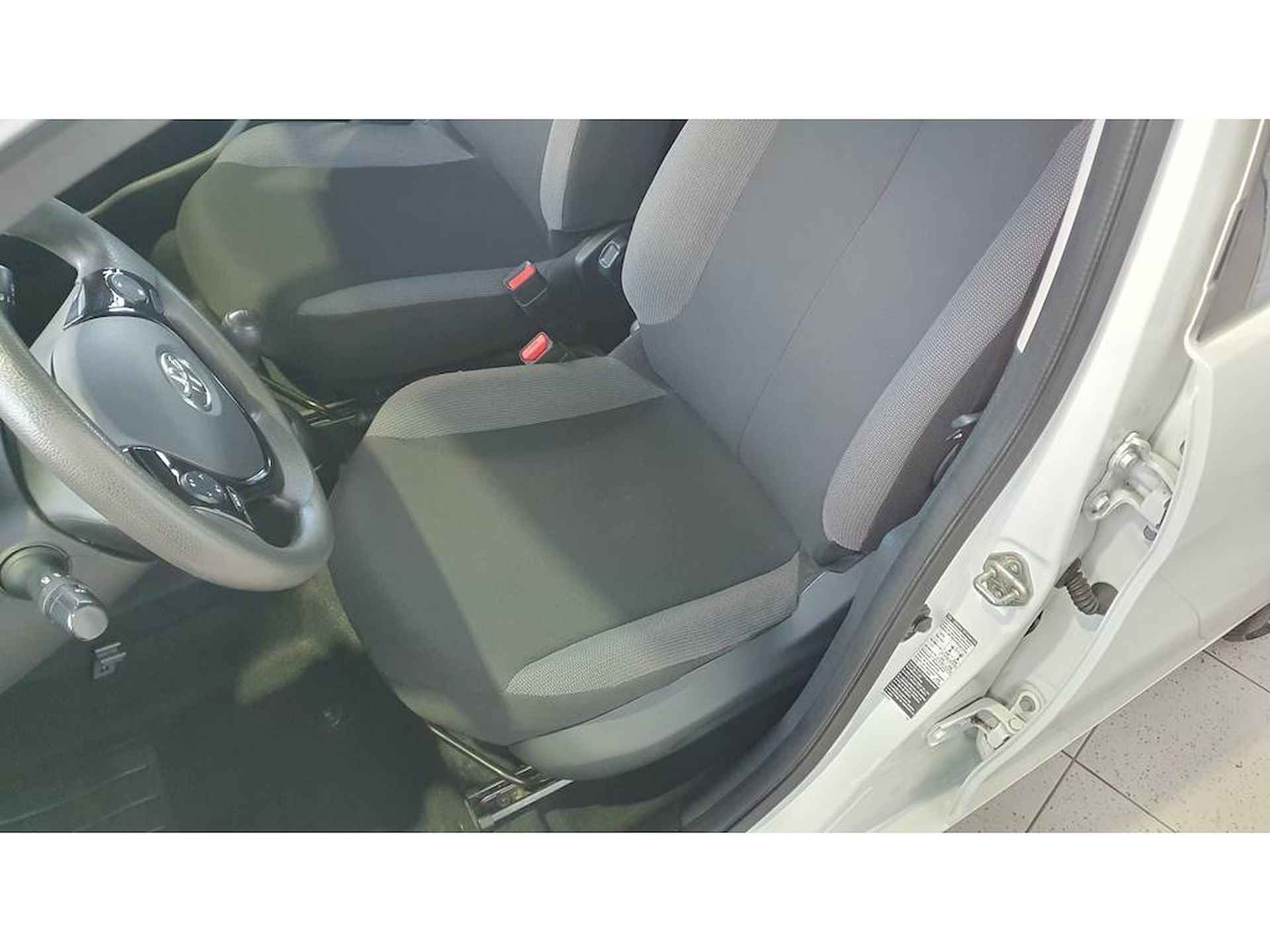 Toyota Aygo 1.0 VVT-i X-Fun Airco Bluetooth - 6/21