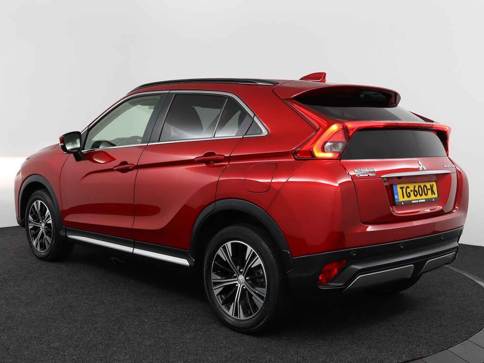 Mitsubishi Eclipse Cross 1.5 DI-T 163 PK First Edition AUTOMAAT | 1.600 kg Trekgewicht | Eerste Eigenaar | Parkeerhulp V+A | Metaalkleur | Privacy Glass | Head-Up Display - 7/44