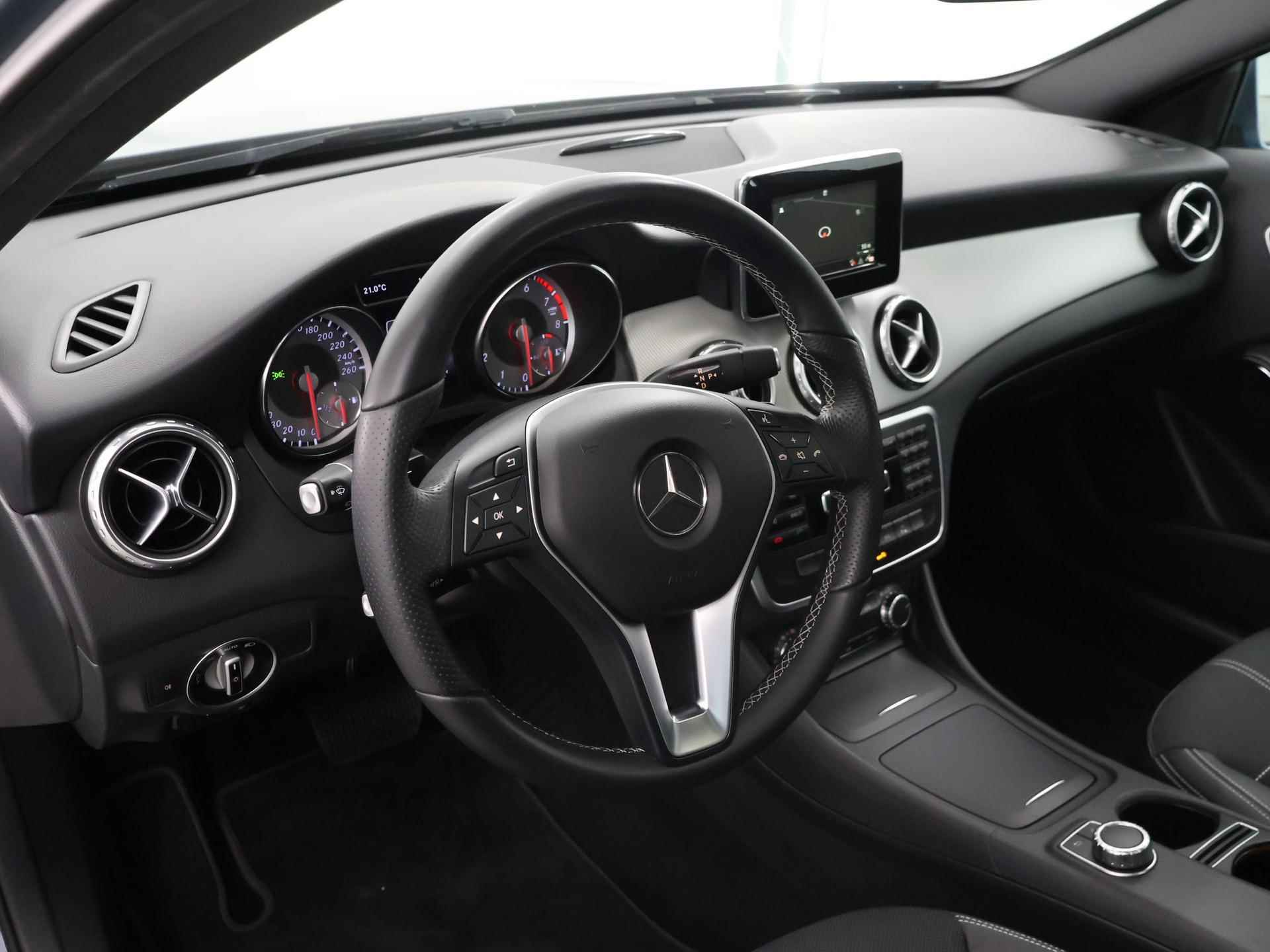 Mercedes-Benz GLA-klasse 200 Ambition Comfort | Panoramadak | Navigatie | Sportstoelen | Bi Xenon koplampen | Airco | Cruise Control | - 8/39