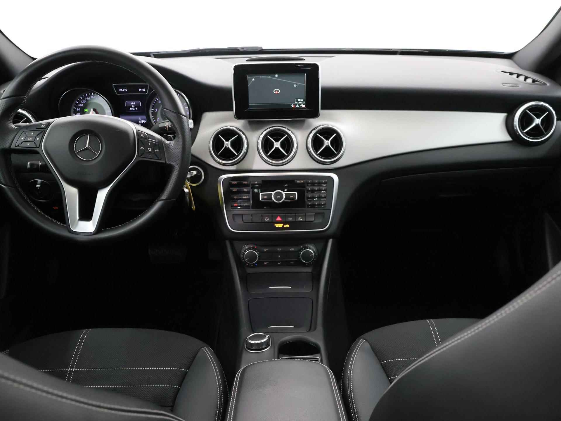 Mercedes-Benz GLA-klasse 200 Ambition Comfort | Panoramadak | Navigatie | Sportstoelen | Bi Xenon koplampen | Airco | Cruise Control | - 9/39