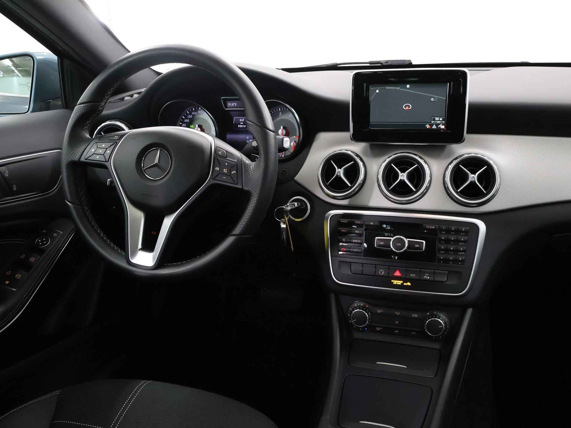 Mercedes-Benz GLA-klasse 200 Ambition Comfort | Panoramadak | Navigatie | Sportstoelen | Bi Xenon koplampen | Airco | Cruise Control | - 10/39