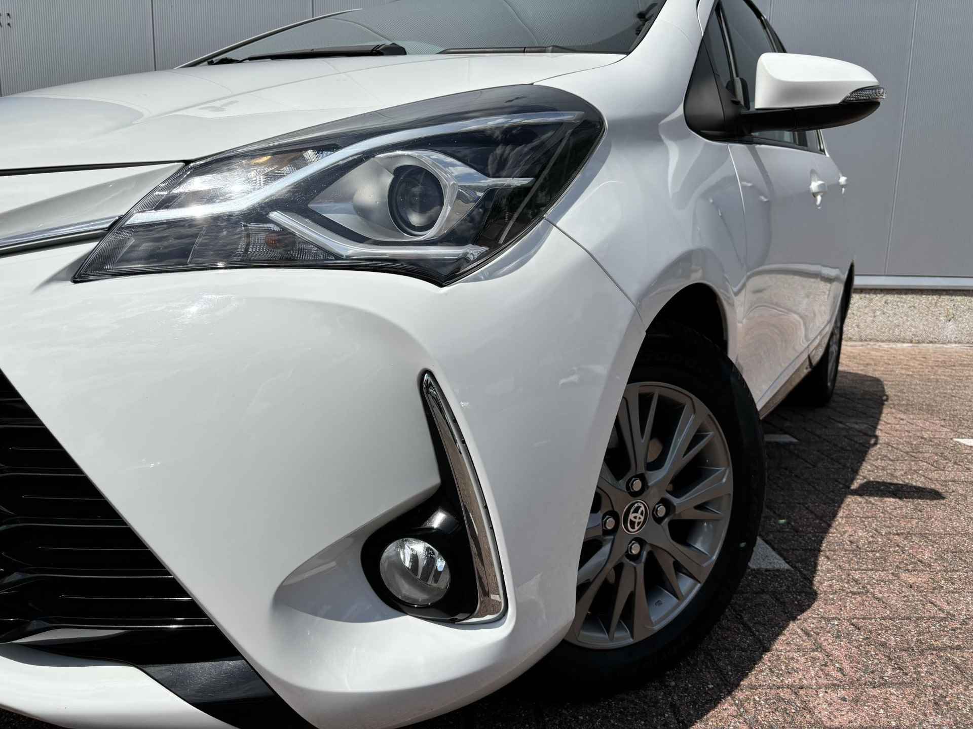 Toyota Yaris 1.5 Hybrid Dynamic Limited Automaat,LM velgen,Camera,Aut.grootlicht, Lane Departure - 24/37