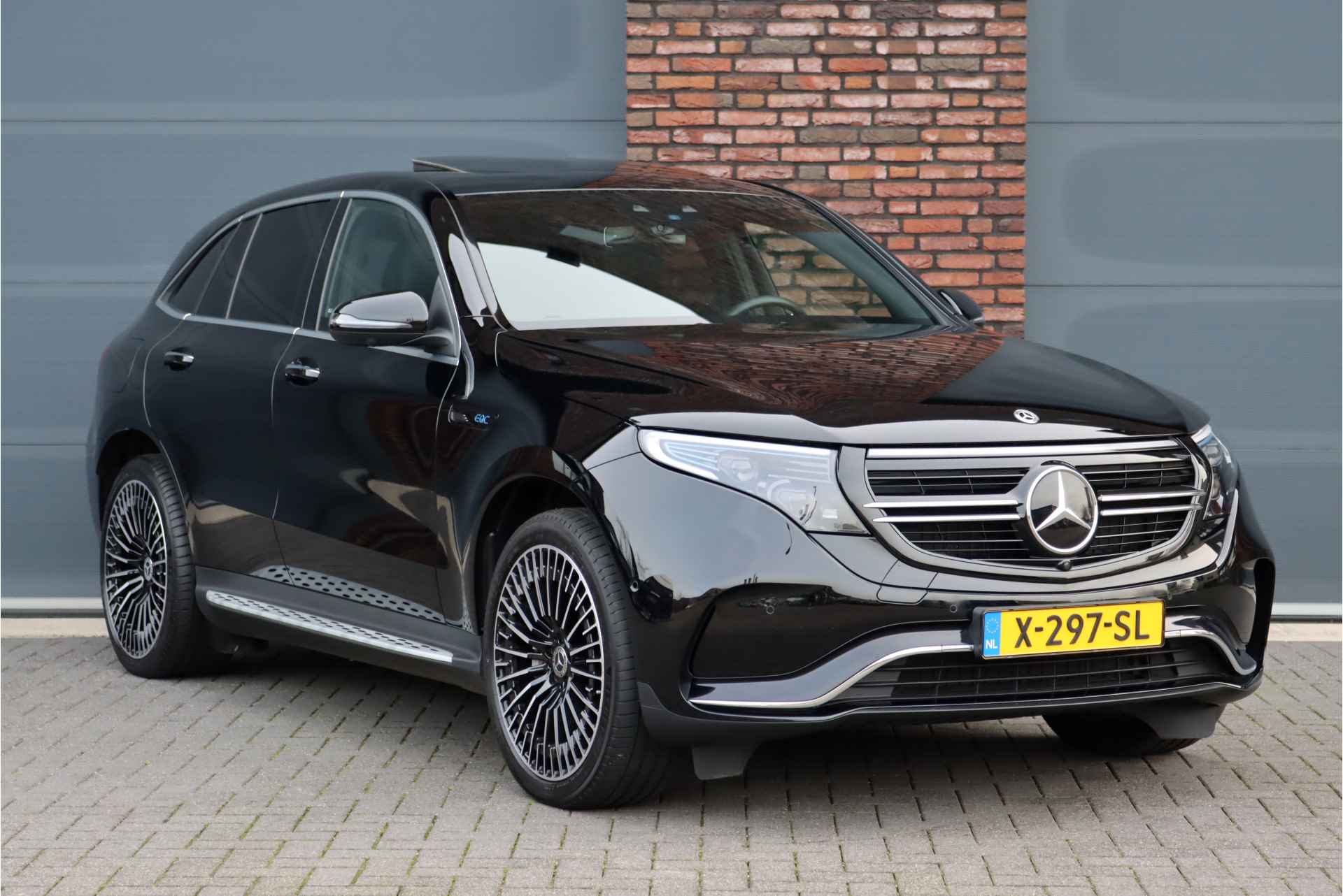 Mercedes-Benz EQC 400 4MATIC AMG Line 80 kWh | ex BTW € 47.500,- | Schuifdak | Surround Camera | Keyless Go | Trekhaak | Stoelverwarming V+A | Advanced Sound System | Luchtkwaliteitspakket | - 4/51