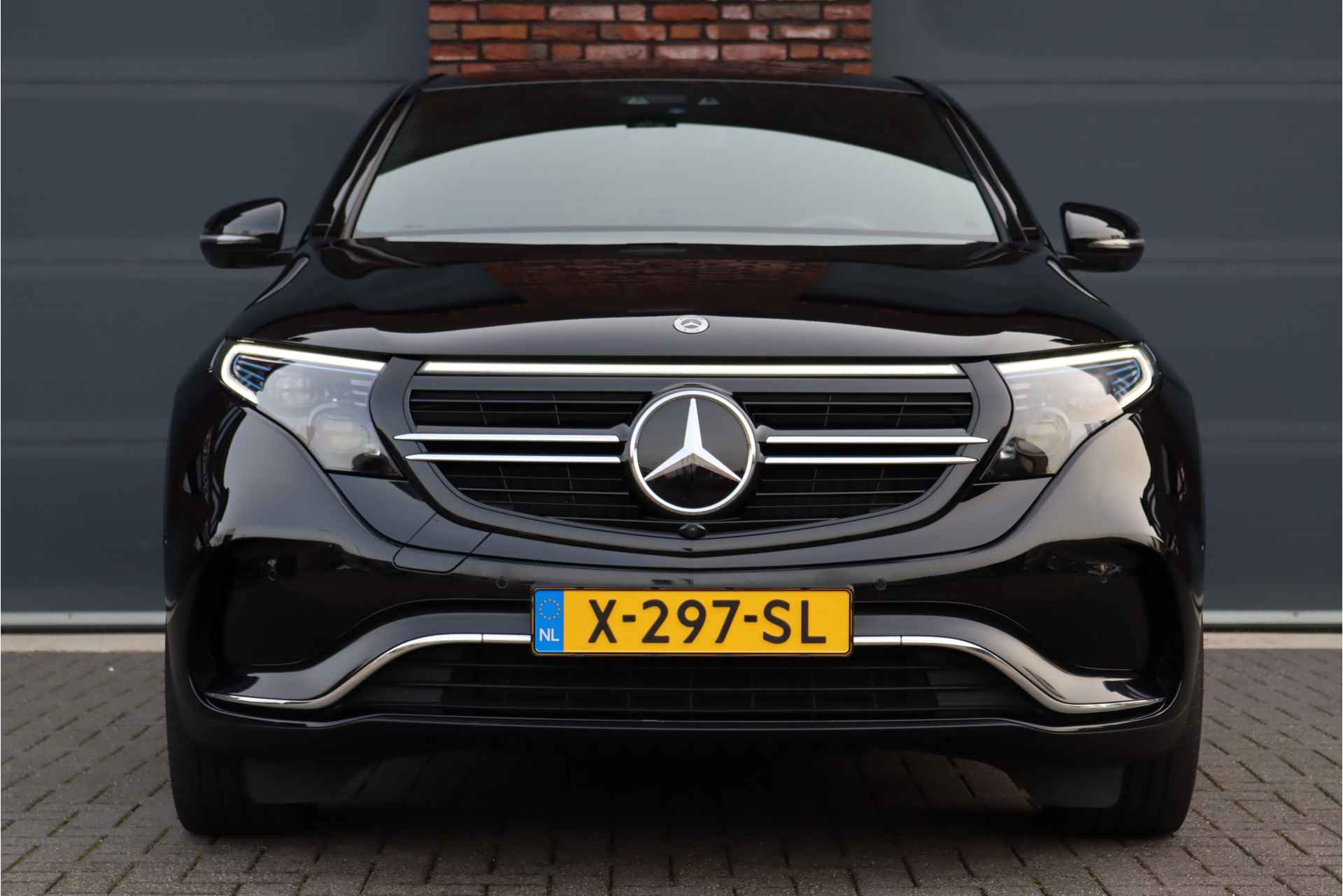 Mercedes-Benz EQC 400 4MATIC AMG Line 80 kWh | ex BTW € 47.500,- | Schuifdak | Surround Camera | Keyless Go | Trekhaak | Stoelverwarming V+A | Advanced Sound System | Luchtkwaliteitspakket | - 14/51